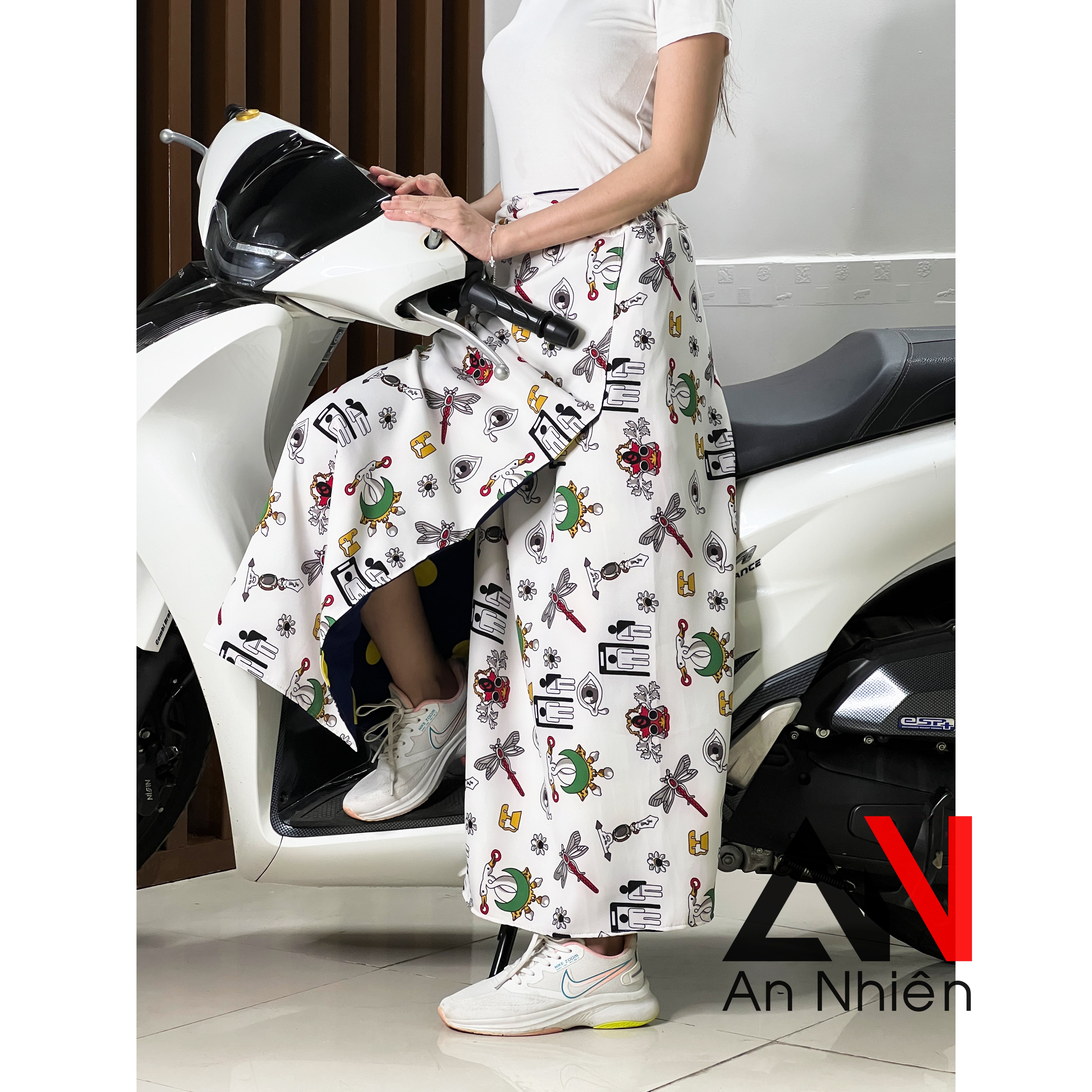 Váy chống nắng xẻ tà loại 2 lớp dùng được 2 mặt vải mềm mại co giãn xòe to dài cố định bằng miếng dán kết hợp nút bấm
