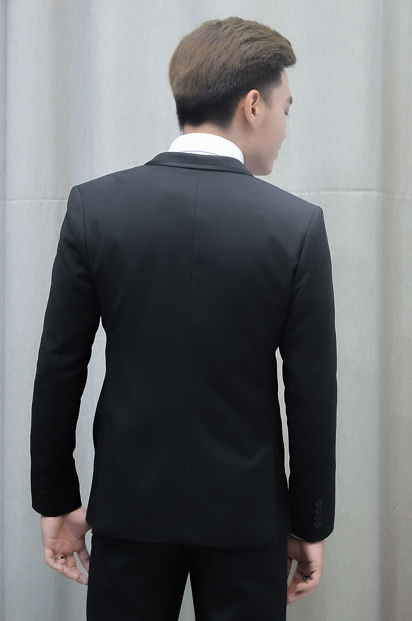 Áo vest nam 1 nút ôm body màu đen viền đen chất liệu co dãn , thoáng mát