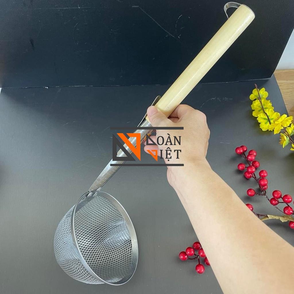 Vợt TRỤNG HỦ TIẾU, MÌ inox SÂU LỒNG, cán gỗ, có móc treo tiện dụng NHIỀU SIZE- Dụng cụ nấu ăn, nhà bếp