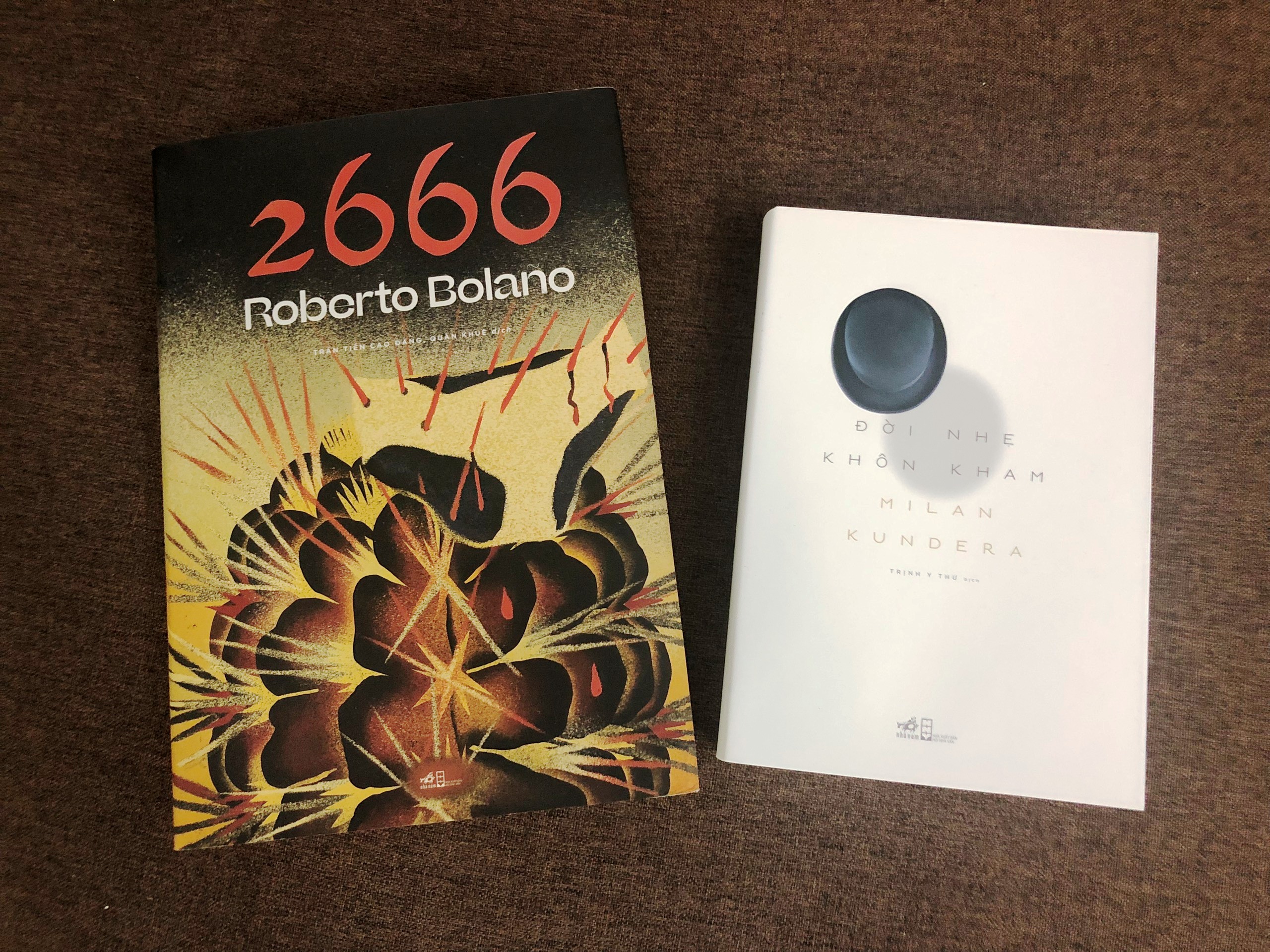 Combo sách: 2666 (Roberto Bolaño) + Đời Nhẹ Khôn Kham (Milan Kundera)