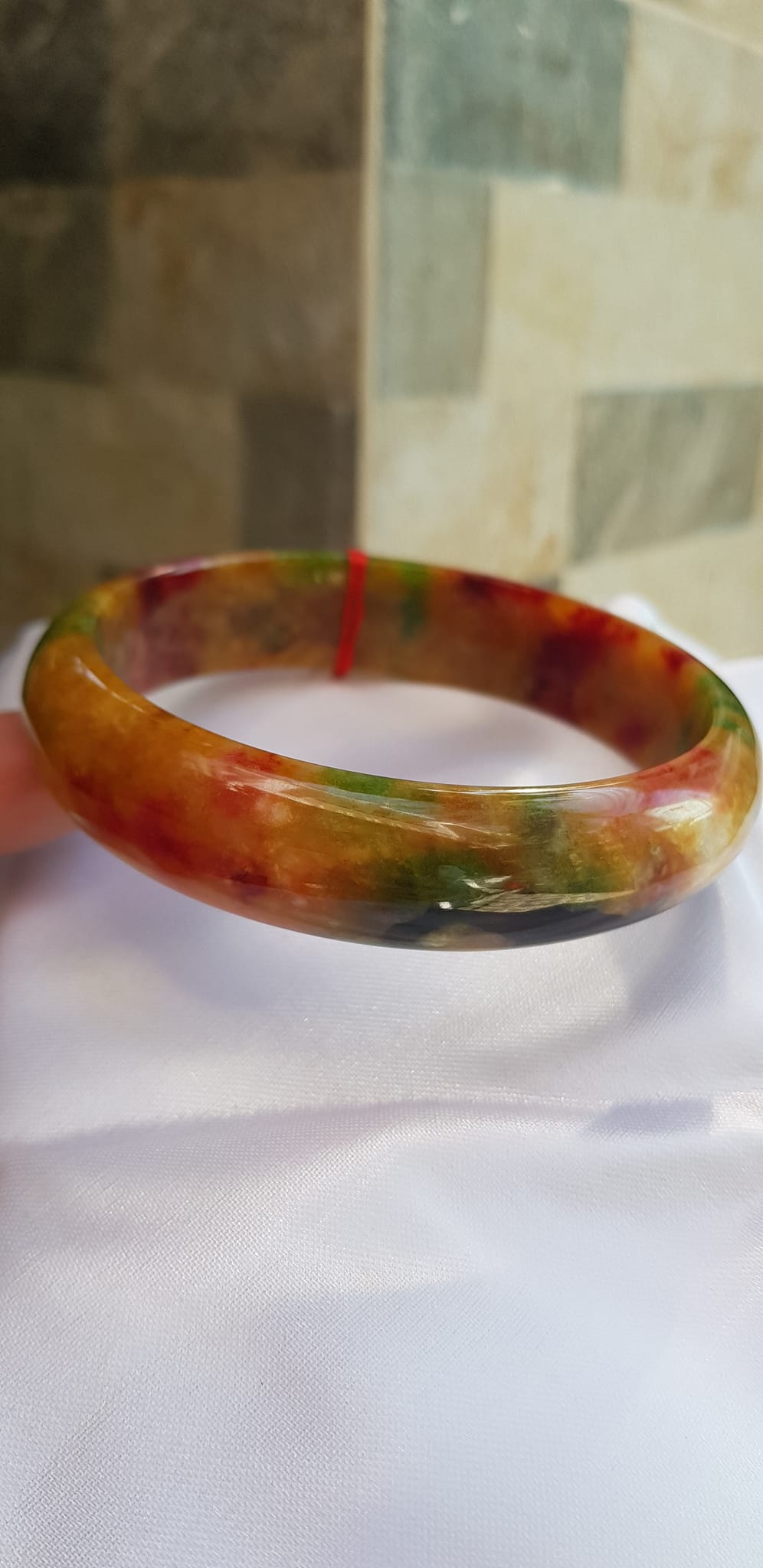 Vòng đeo tay Nam Cẩm Thạch Bản Hẹ Tứ Quý Ni 67mm X cao 16mm x dầy 7mm Màu tứ quý đỏ vàng xanh bóng đẹp Nam tay to 78kg - 90kg đeo đẹp tươi may mắn ạ