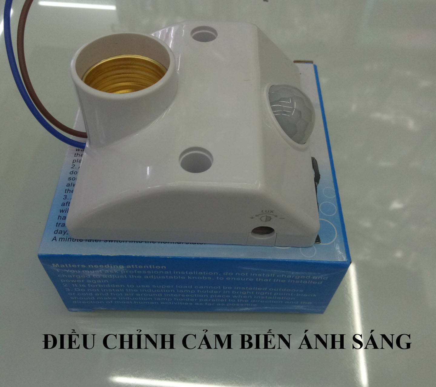 Đui đèn cảm biến chuyển động hồng ngoại SUN