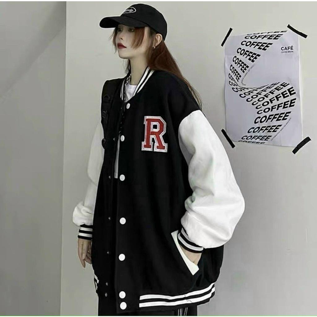 Áo Khoác Bomber Học Sinh Logo Thêu Chữ R RAYSORAN Vải Thun Nỉ Kiểu Nút Bấm Cá Tính Siêu Xinh Hot trend Mới