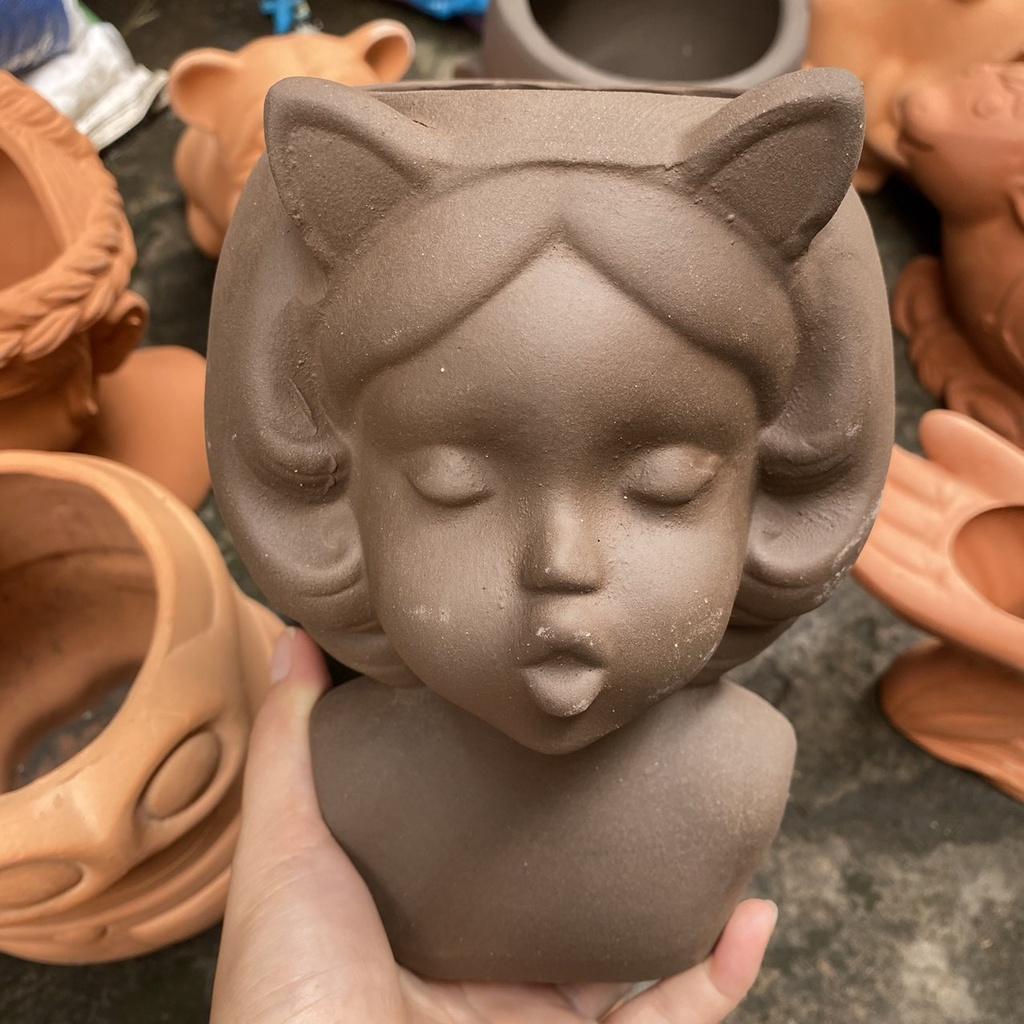 Chậu đất nung bé gái trang trí tiểu cảnh, trồng sen đá siêu xinh - 14*14*19cm