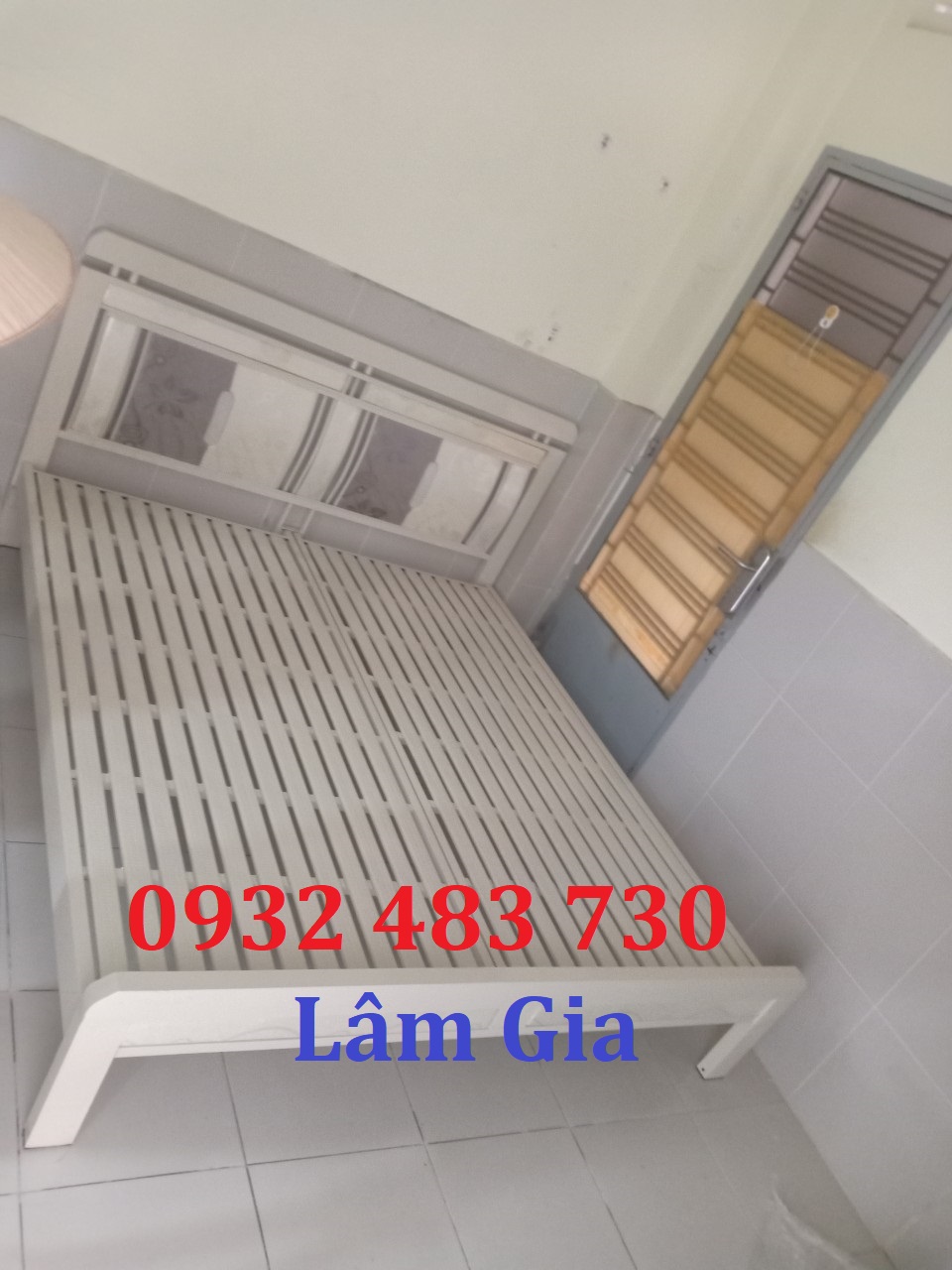 Giường sắt kiểu gỗ khung hộp 48 rộng 1m8x2m loại tốt