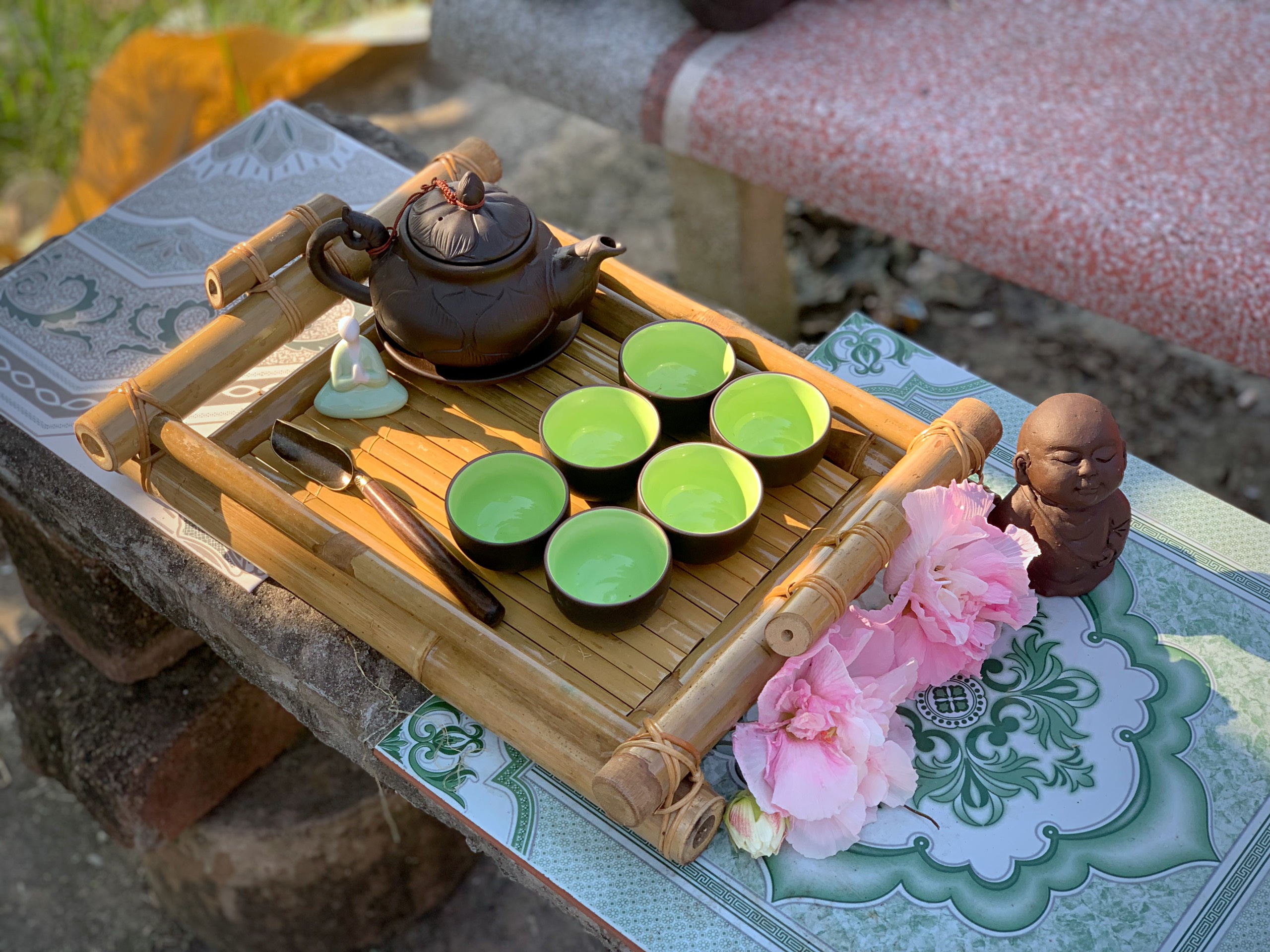 BỘ ẤM CHÉN MEN TỬ SA KHẮC SEN.