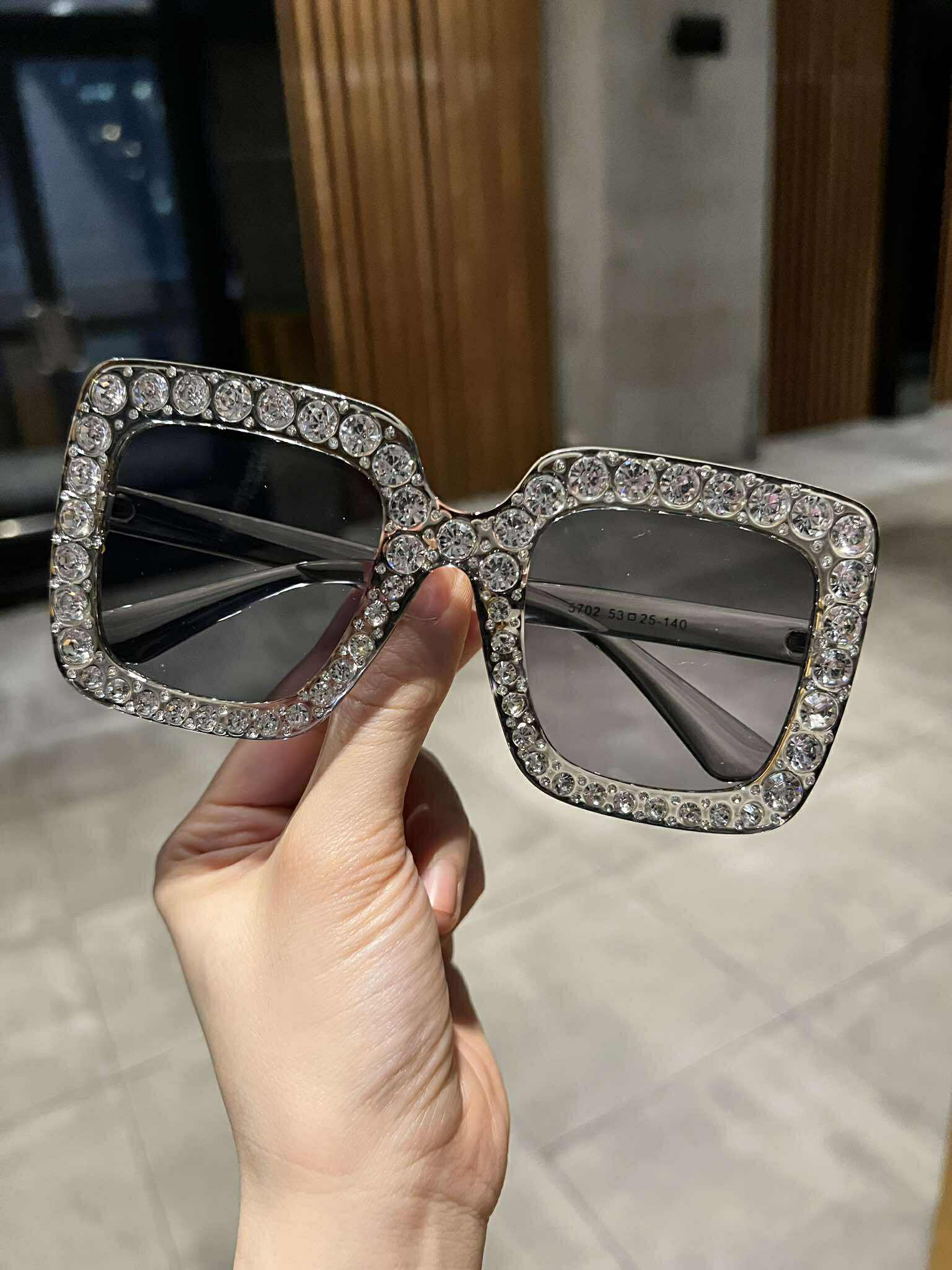 Kính râm nữ chống nắng Mắt vuông form to đính đá