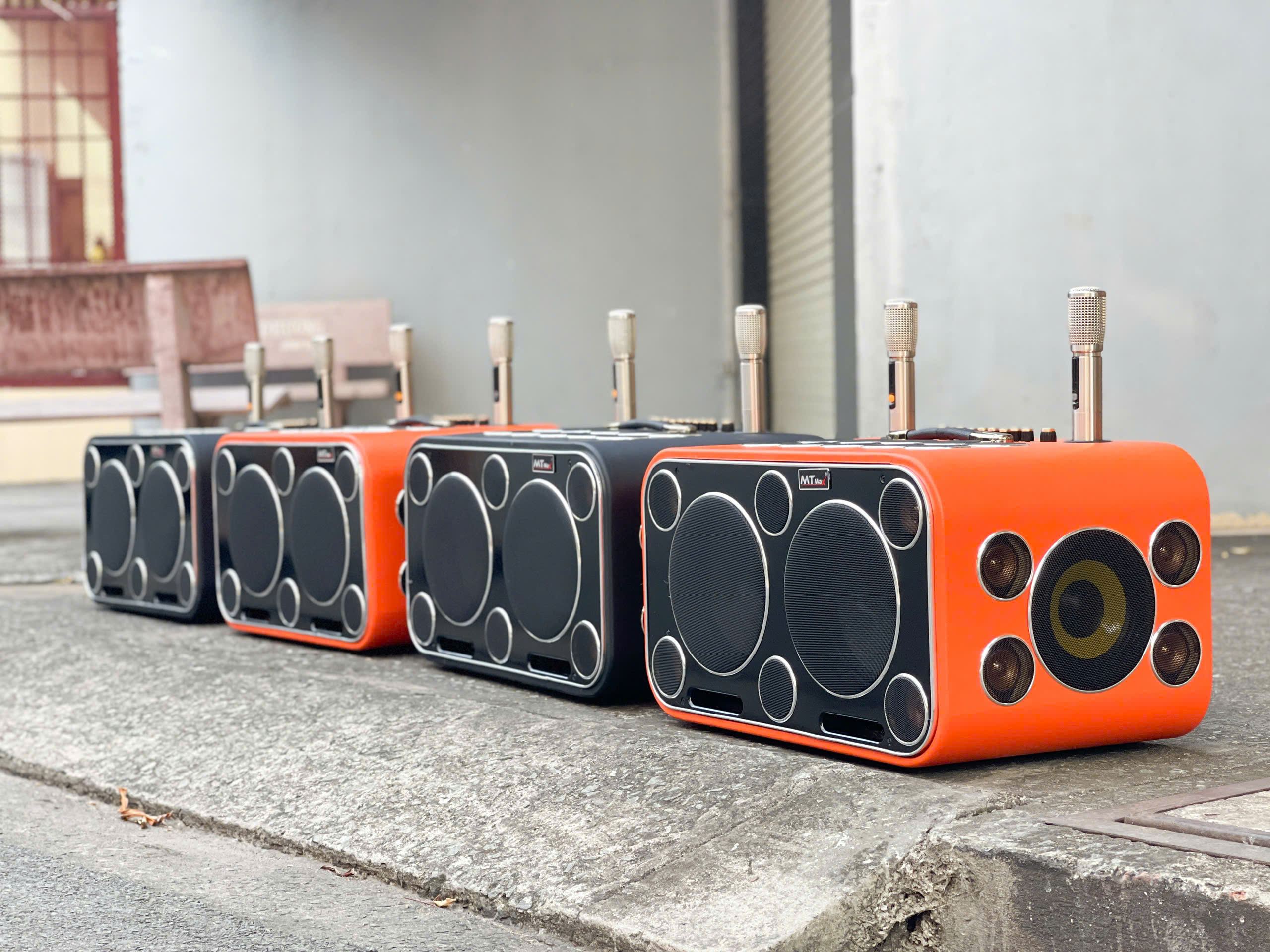 Loa Xách Tay K6 28 Đường Tiếng Kraoke, Công Suất Cực Đại Siêu Trầm 900W Mã Lực Bass Cực Mạnh ,28 Loa 2 Bass 25cm Siêu Trầm, Âm Thanh Sáng Ấm, Bluetooth 5.0, AUX, USB, Bộ Xử Lý DSP Echo, Delay, Rever hàng nhập khẩu
