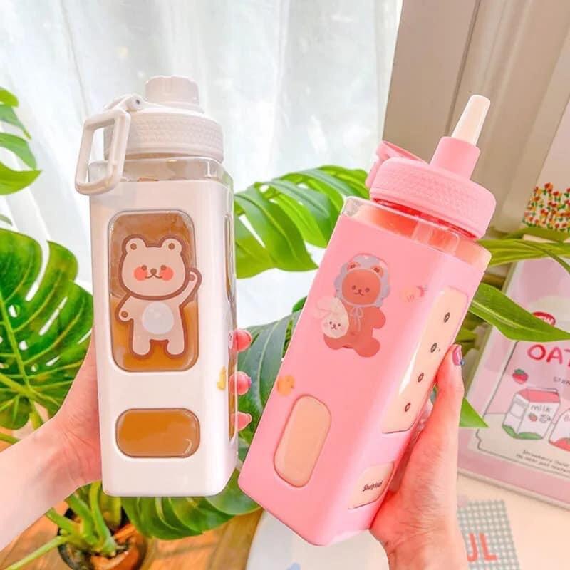 Bình Nước Có Kèm Sticker Và Ống Hút 700ml Thân Vuông
