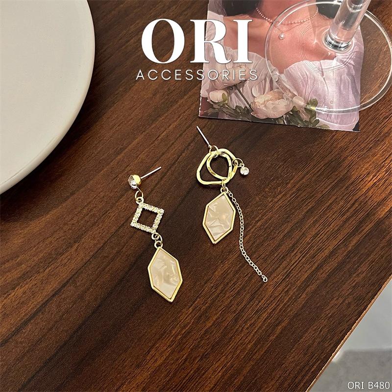 Bông tai nữ bất đối xứng kiểu dáng độc lạ ORI ACCESSORIES B480