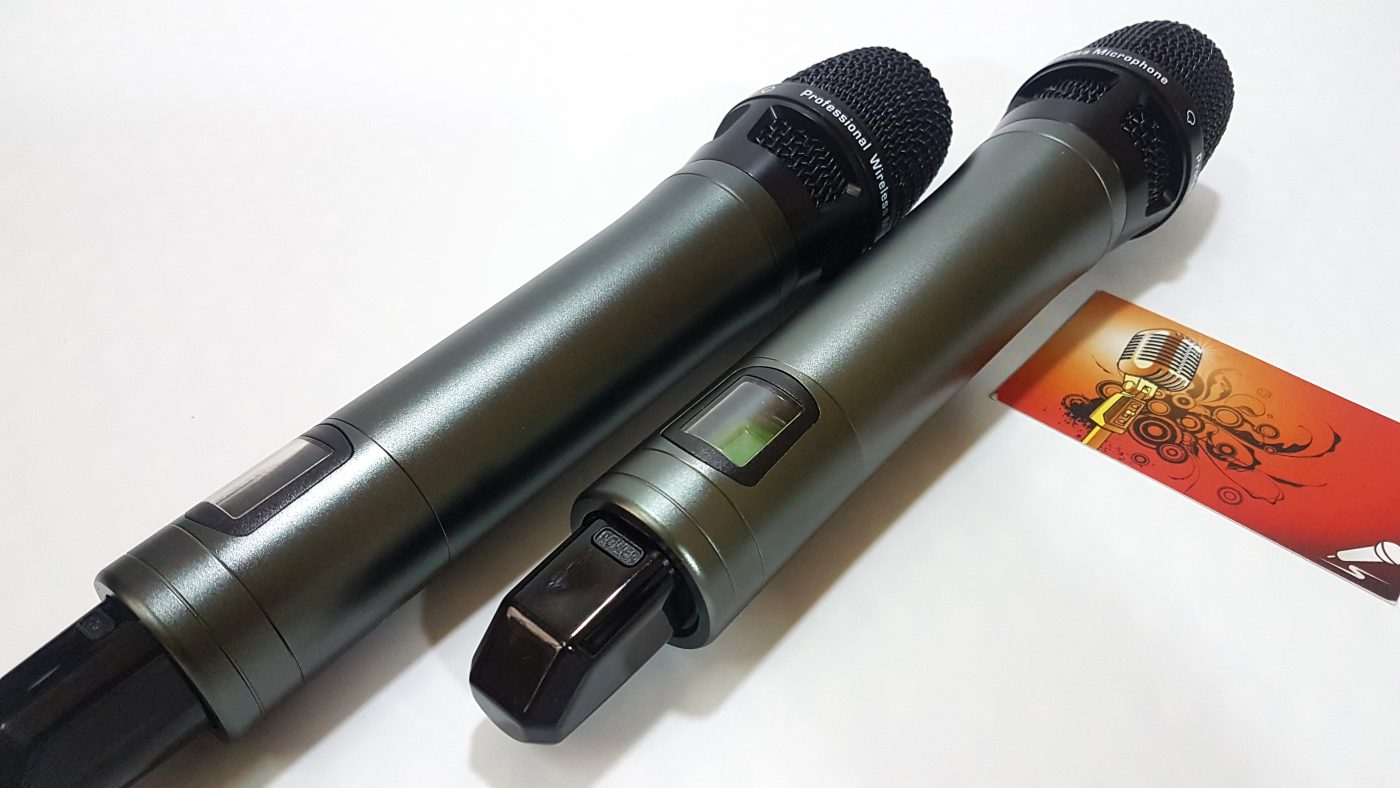 Micro không dây Shure UR18D - Mic karaoke gia đình, sân khấu chuyên nghiệp - Đầu thu anten 4 râu - Độ nhạy cao, bắt sóng xa, chống hú rít - Thiết kế sang trọng, bắt mắt - Dễ dàng phối ghép với các thiết bị âm thanh khác - Hàng nhập khẩu loại I