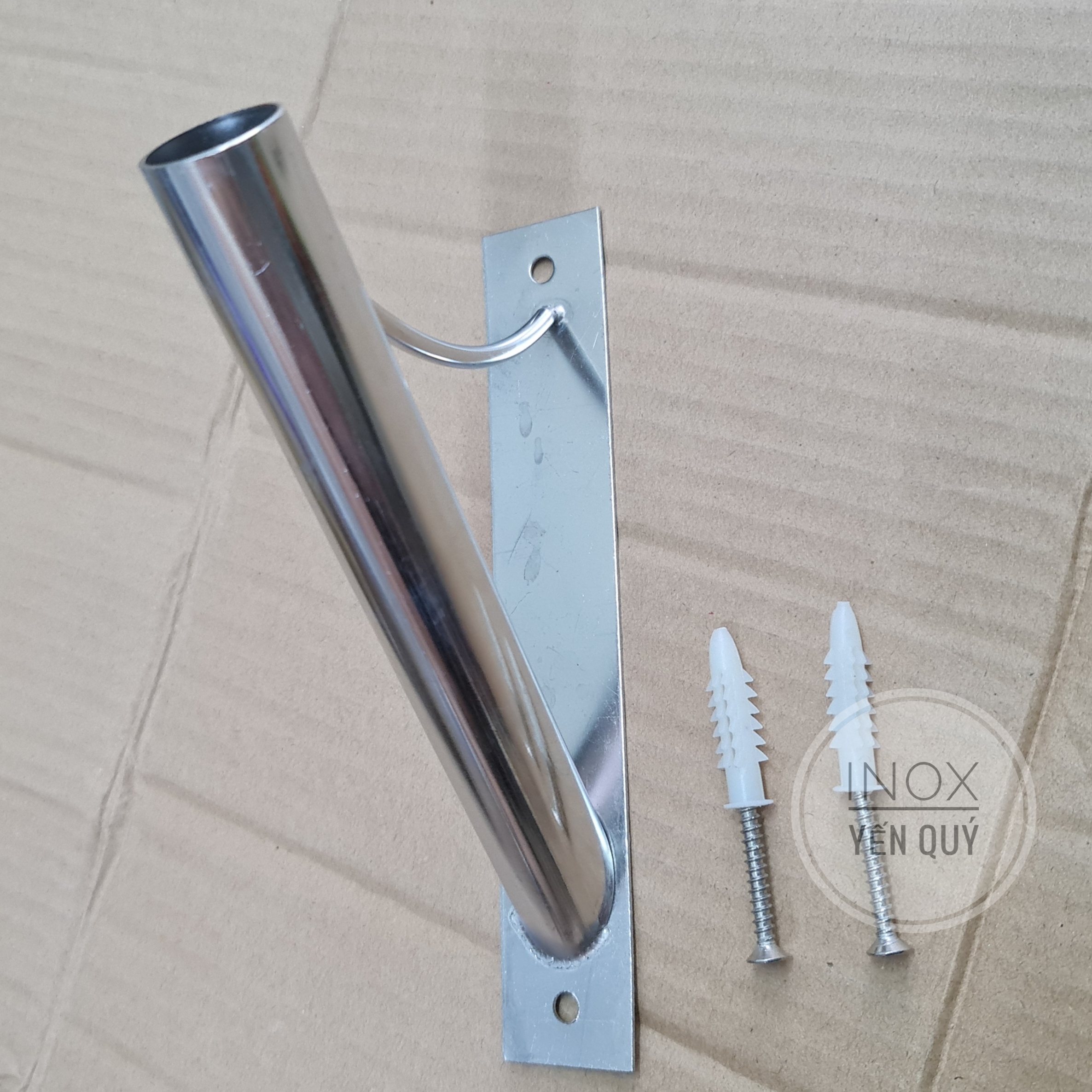 Giá treo cờ bằng inox - giá cắm cờ bắt tường