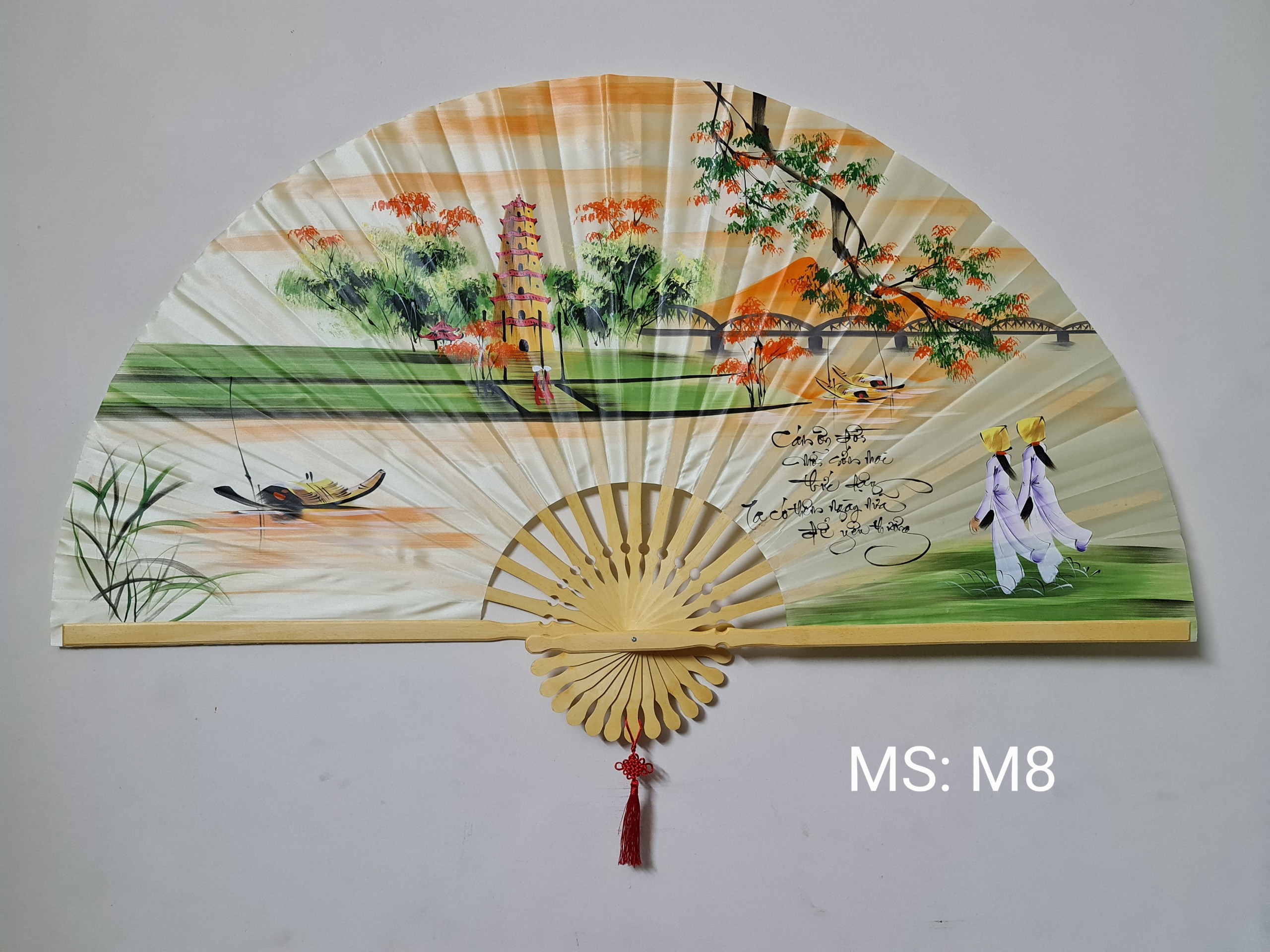 Quạt treo tường trang trí phong thủy nghệ nhân vẽ tay thư pháp Việt Nam độc đáo