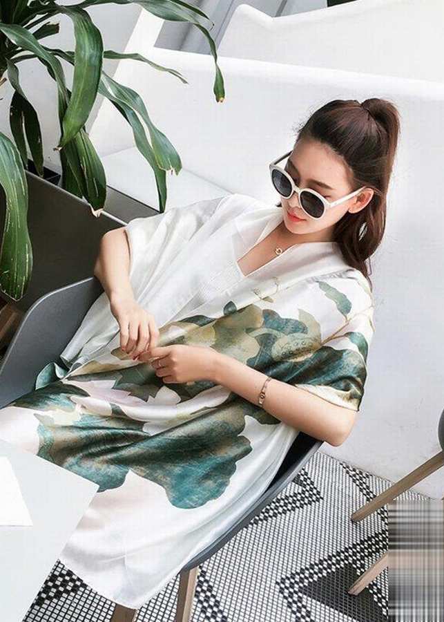 Khăn Choàng Cổ Lụa Hoa Sen Trắng Xanh - Silk - 180x90cm - Mã KS021