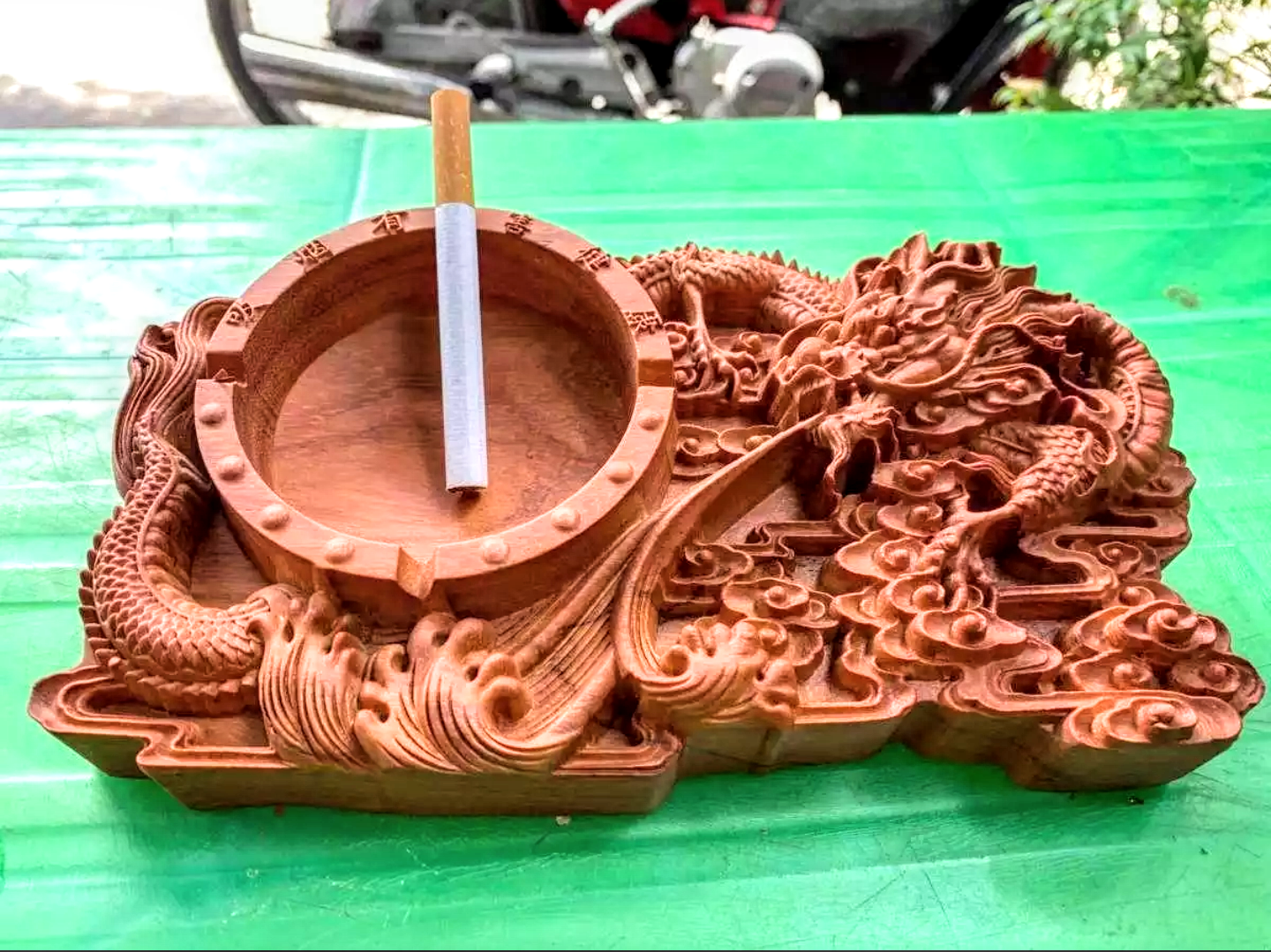 SIÊU GIÁ VỚI BỘ GẠT TÀN THUỐC ĐỂ BÀN ĐƯỢC KHẮC HÌNH RỒNG TINH SẢO CỰC ĐẸP TỪ GỖ NGUYÊN KHỐI HÀNG CHUẨN