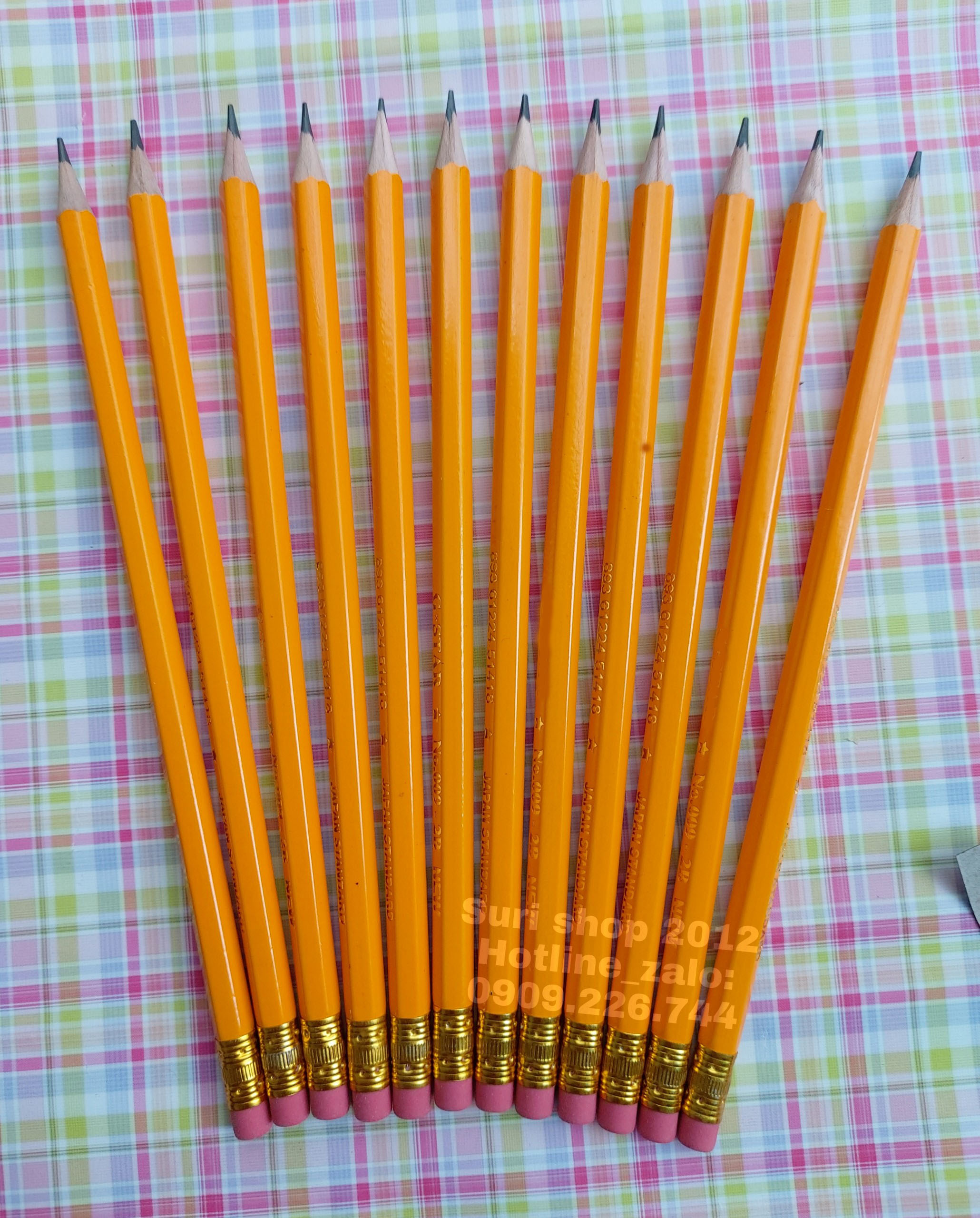 Hộp 12 cây bút chì 2B thân màu vàng 009 ( tặng kèm một chuốt chì )