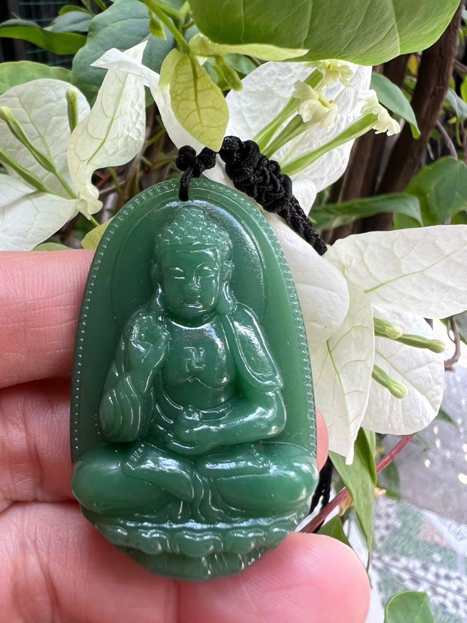 Mặt Dây Chuyền Nam Phật A Di Đà Độ Mệnh Tuổi Tuất Tuổi Hợi Đá Mã Não Xanh Ngọc Đậm Đẹp Size Cao 48mm Ngang 30mm Dầy 11mm ạ