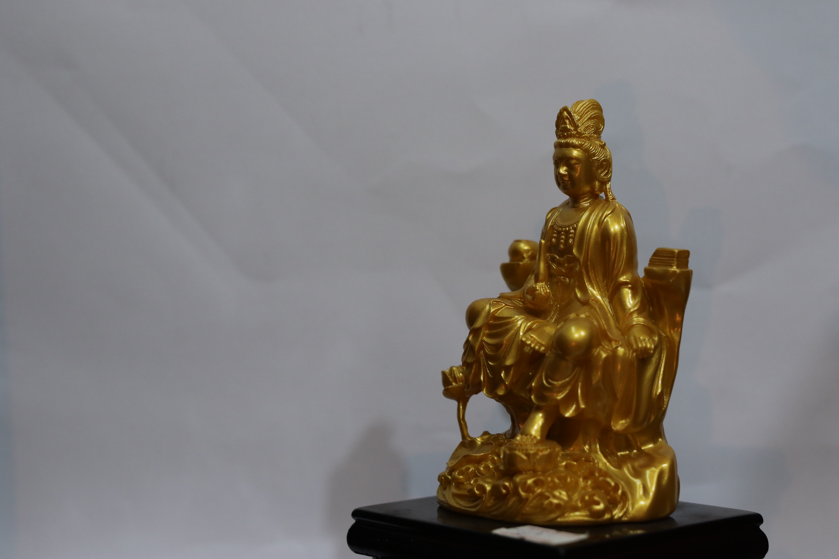 Tượng Quán Âm Tự Tại- Đạp Đài Sen