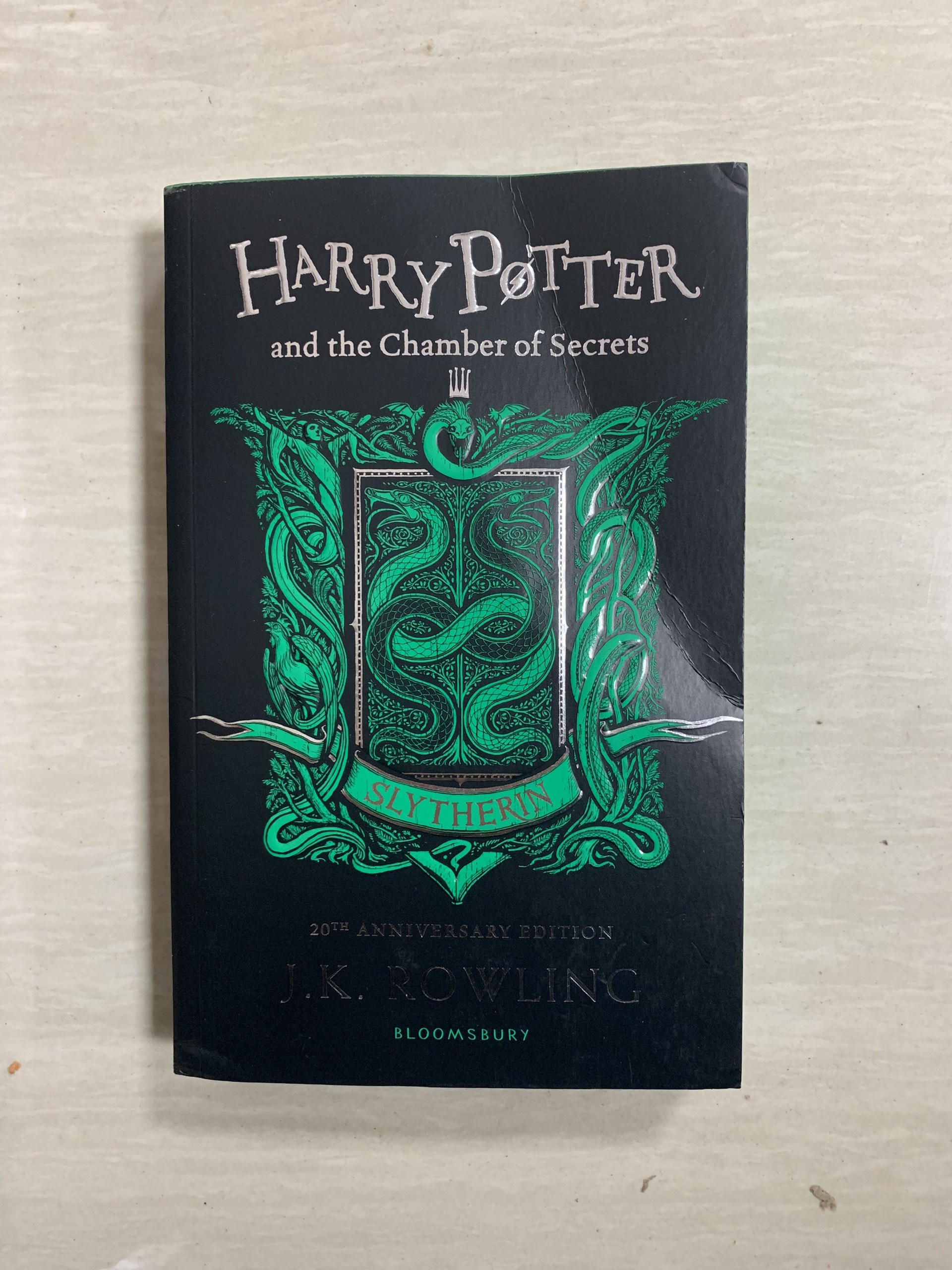 Harry Potter Part 2: Harry Potter And The Chamber Of Secrets (Paperback) Slytherin Edition (English Book) (Gãy bìa trước và bìa sau do vận chuyển)