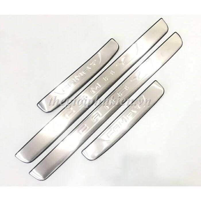 Bộ Ốp bậc, Nẹp bước chân Toyota Camry 2019 - Mẫu INOX