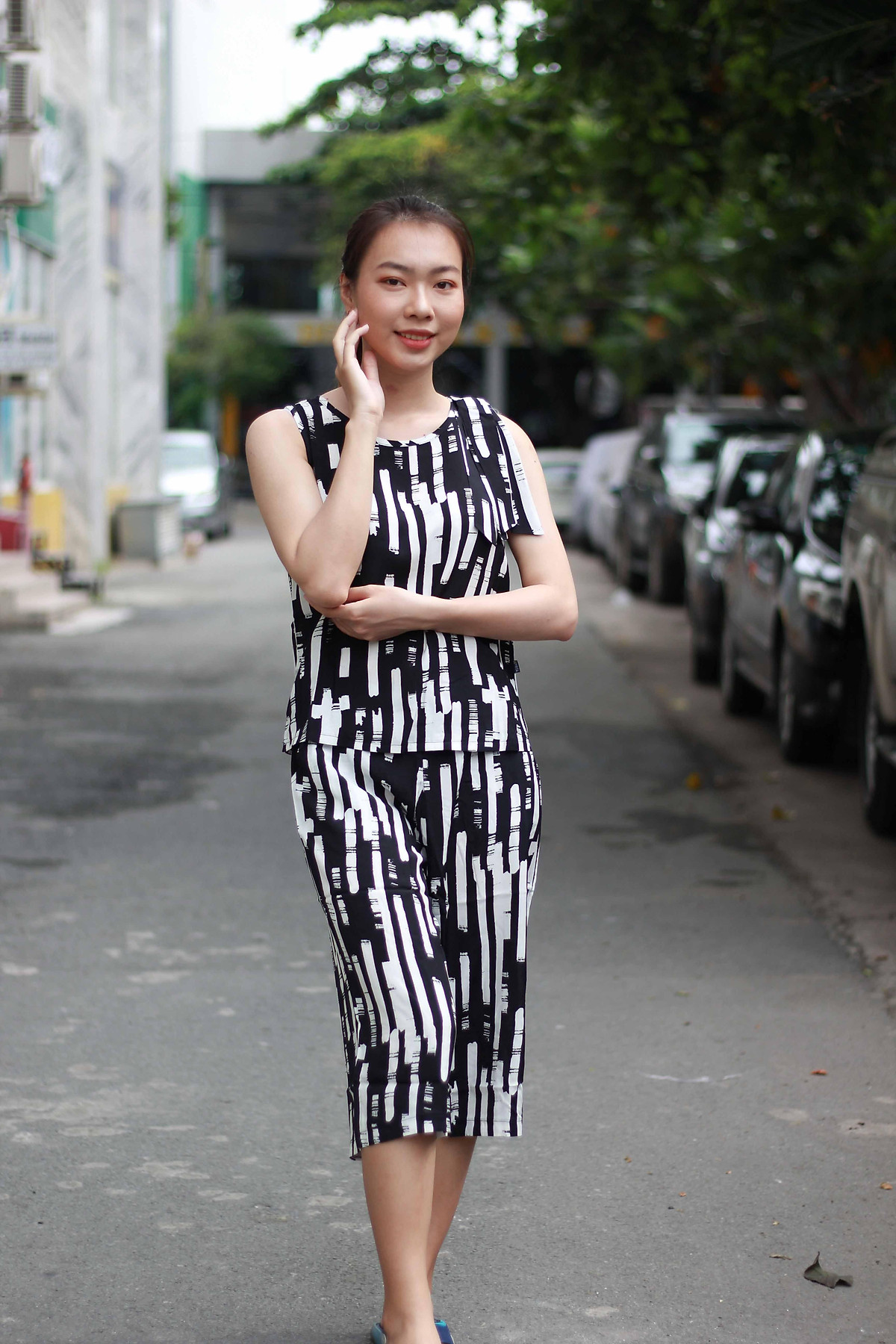 Bộ nữ mặc nhà chất lụa mềm mát kiểu sát nách thoải mái thương hiệu Fezzio