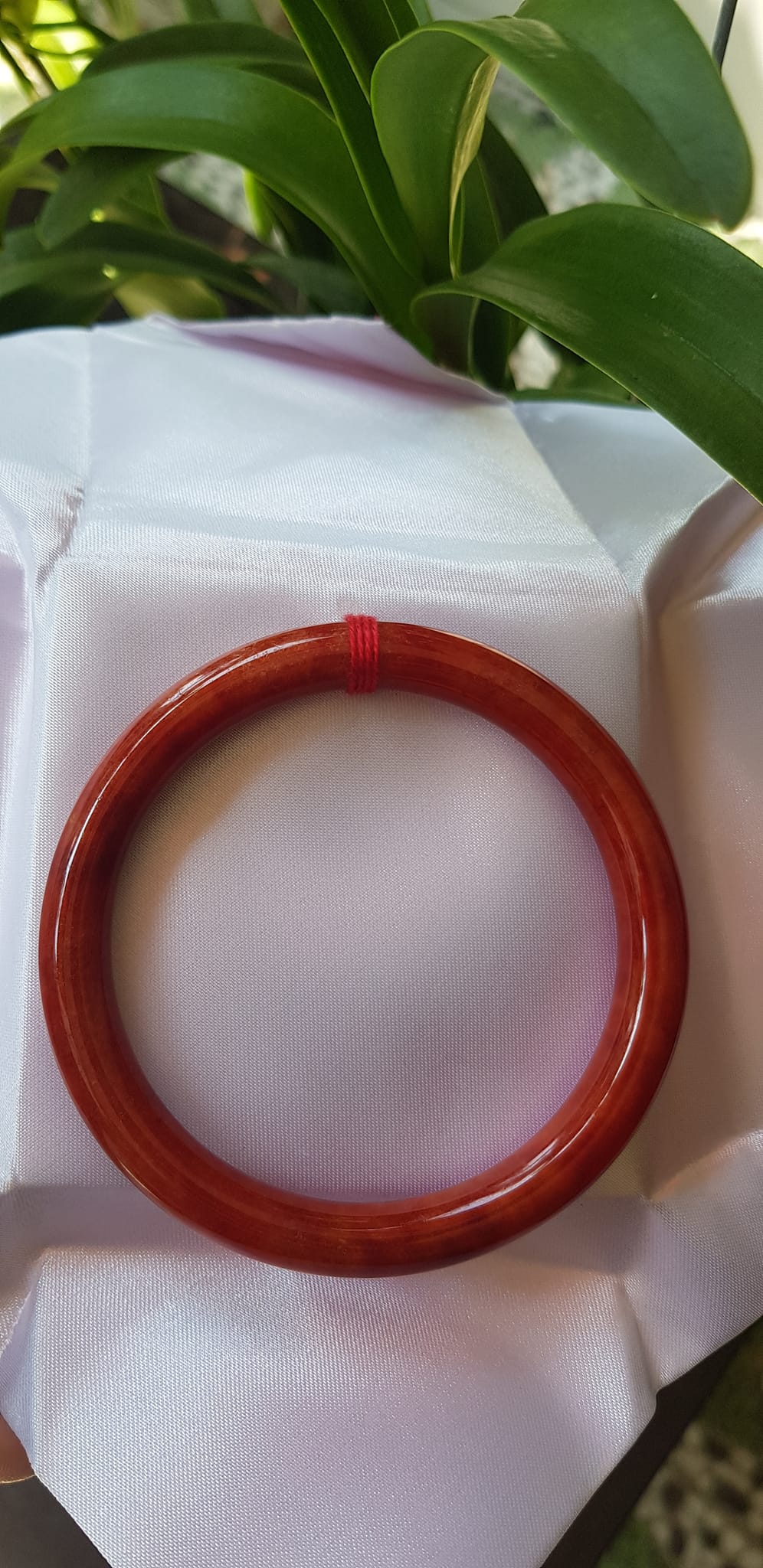 Vòng Tay Phong Thủy mới Đá Cẩm Thạch Đỏ Đẹp 60mm x cọng 8mm màu đỏ cam nhẹ đều đẹp nữ mệnh hỏa mệnh thổ 58kg - 70kg đeo hợp đẹp ạ