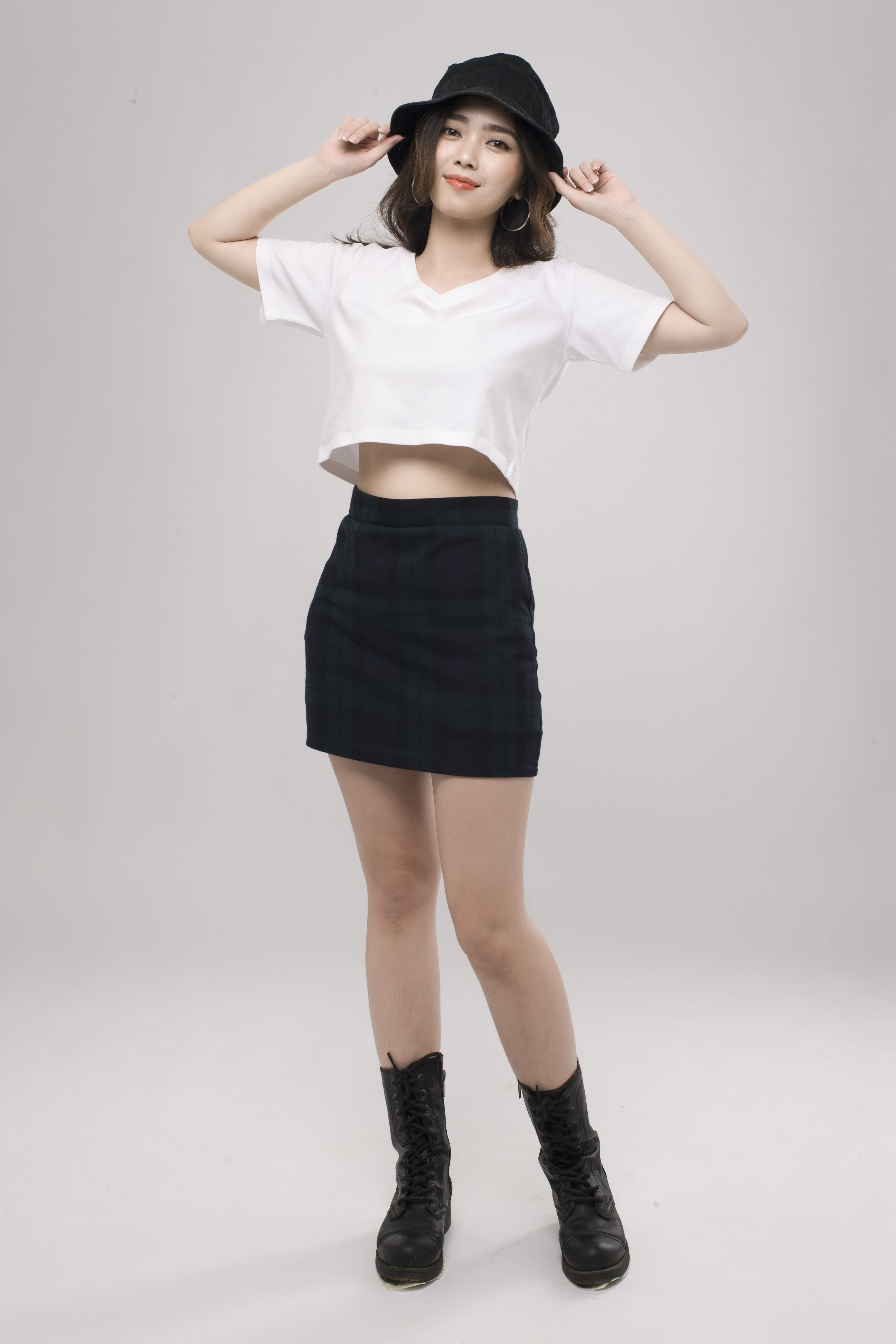 Croptop Cổ V - Vê Hờ
