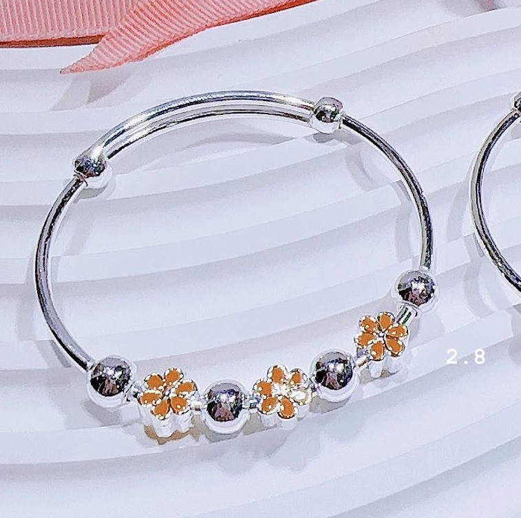 Lắc tay trẻ em mặt cỏ 4 lá chất liệu bạc ta MS95c