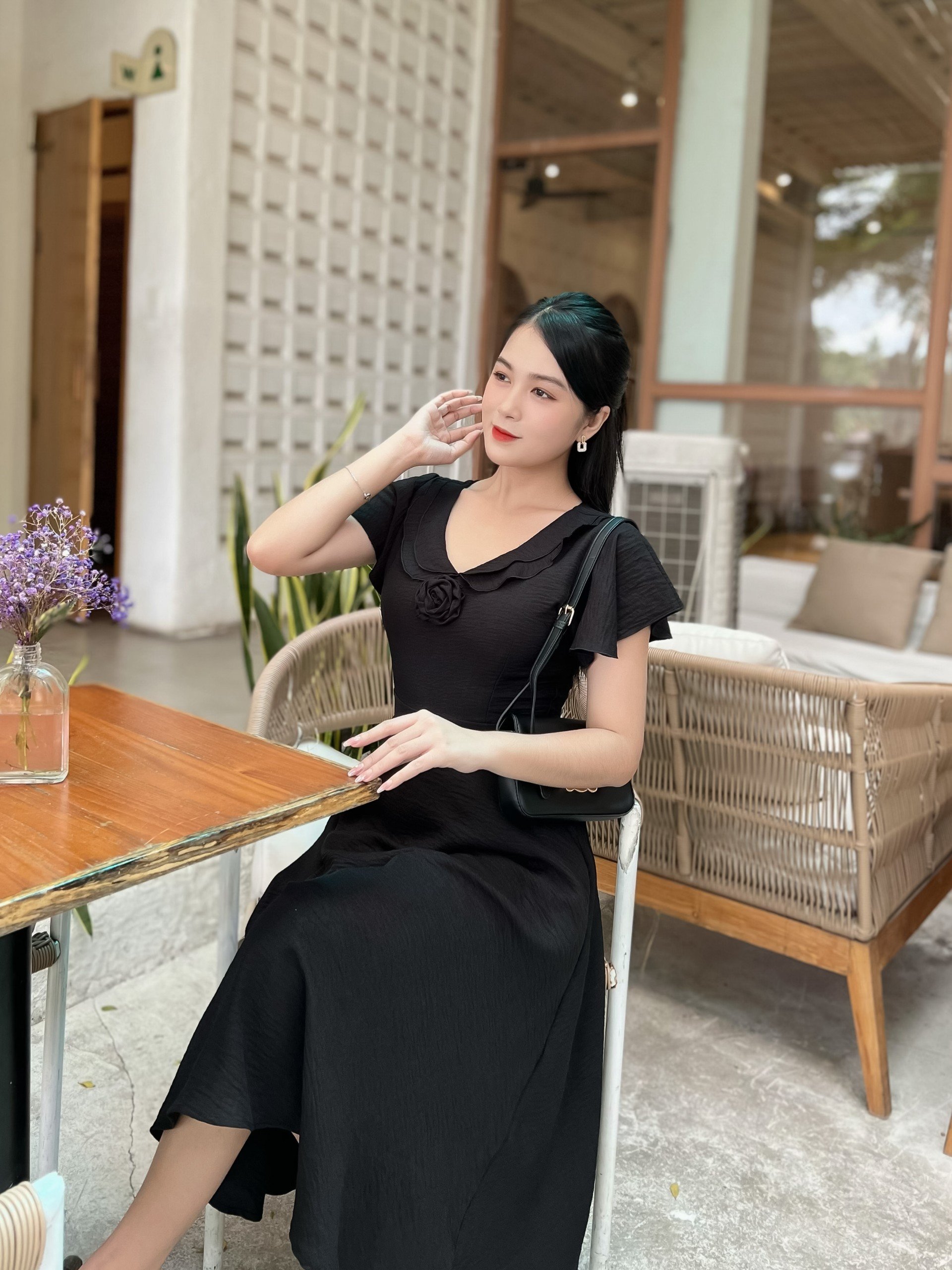 ĐẦM XÒE CỔ BÈO ĐÍNH HOA SANG CHẢNH