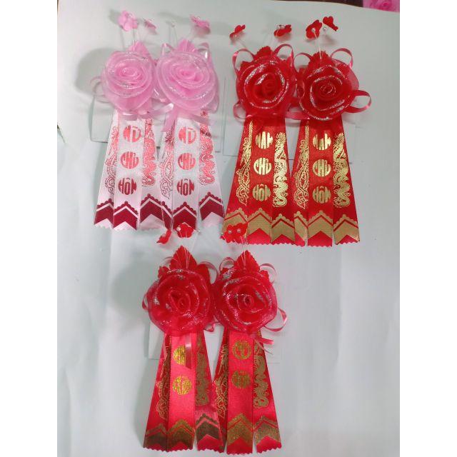 Hoa chủ hôn cài áo cha mẹ