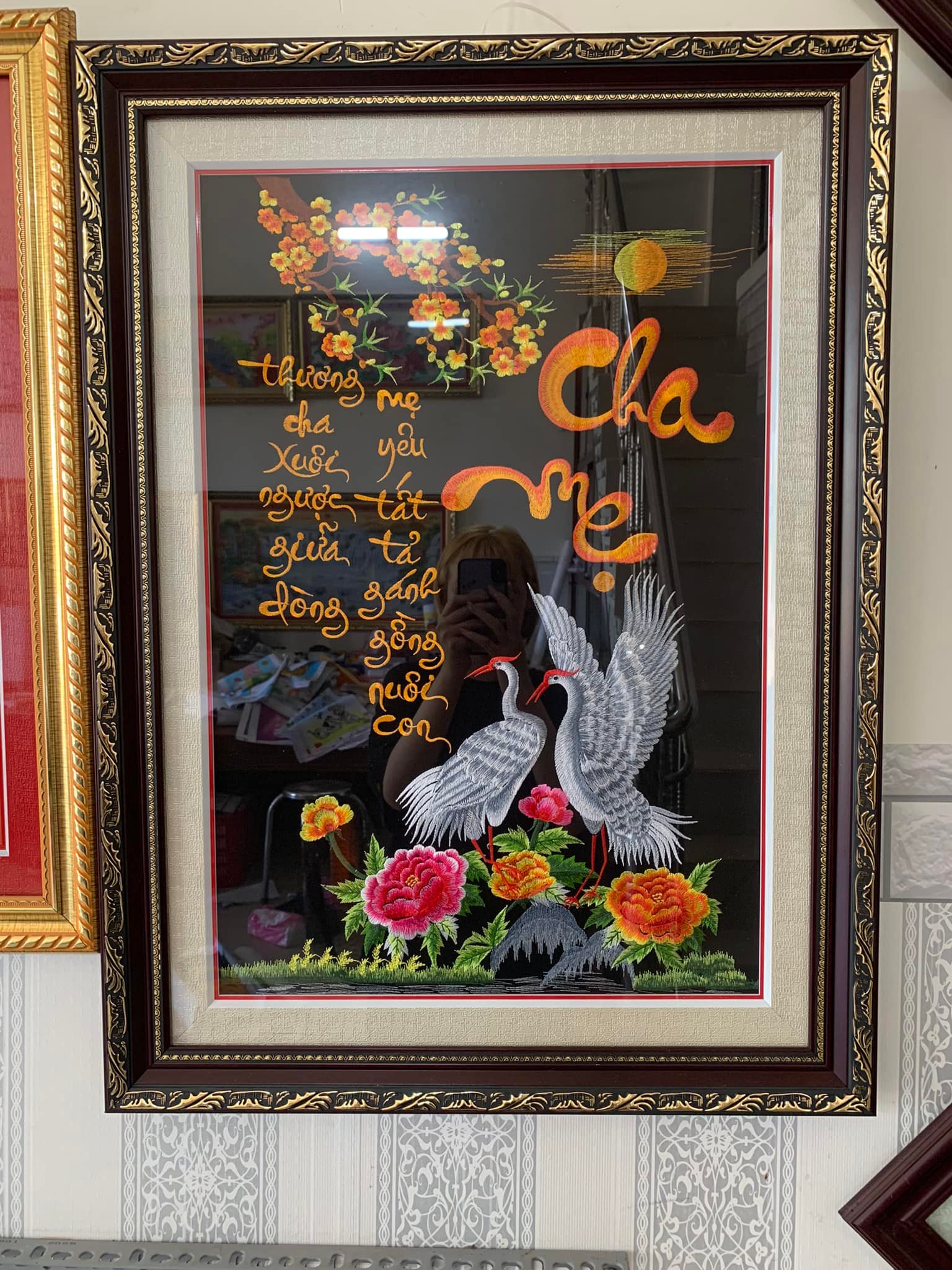Tranh thêu truyền thống chỉ lụa CHA MẸ 77x57cm có khung