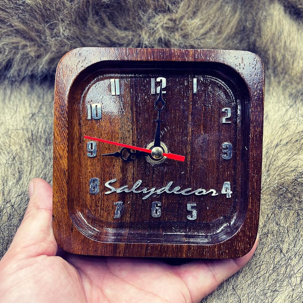 Đồng hồ gỗ để bàn cao cấp Salydecor, chất liệu gỗ thịt tự nhiên – máy nhật siêu êm, hình vuông kích thước 12cm