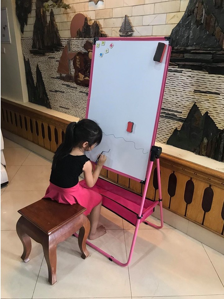 bảng Flipchart 2 mặt zoay lật 360 độ cho bé tập vẽ