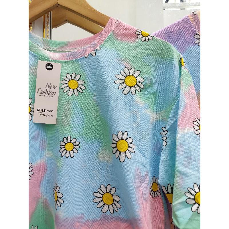 Áo thun form rộng hoa cúc loang màu