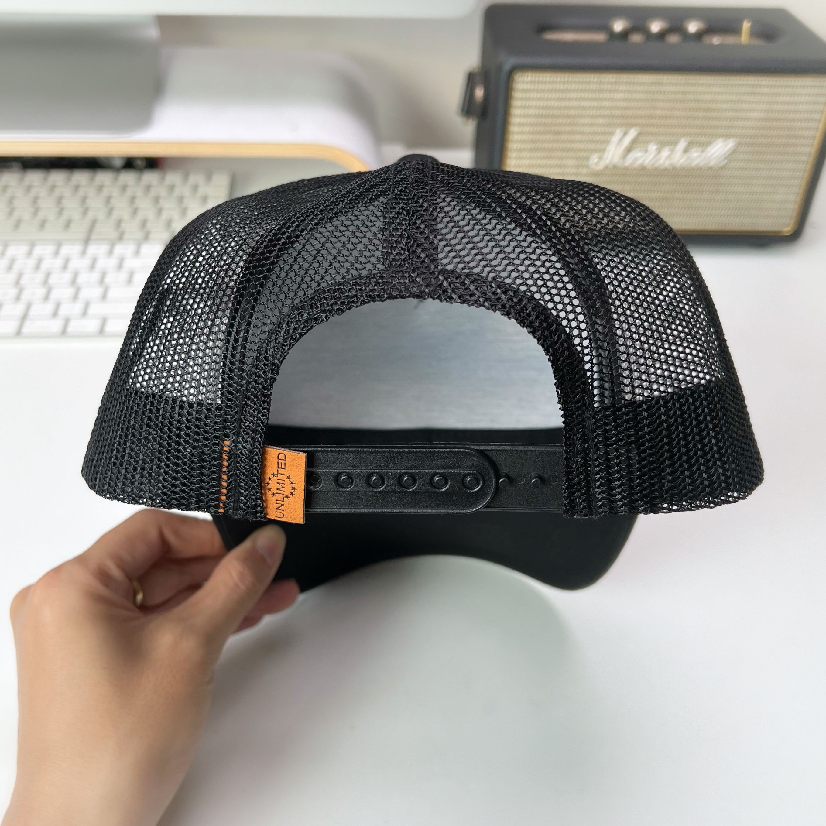 Nón Lưỡi Trai Vành Cong fom Trucker trơn đen LƯỚI sâu đầu quai cài nút Brand One Hat