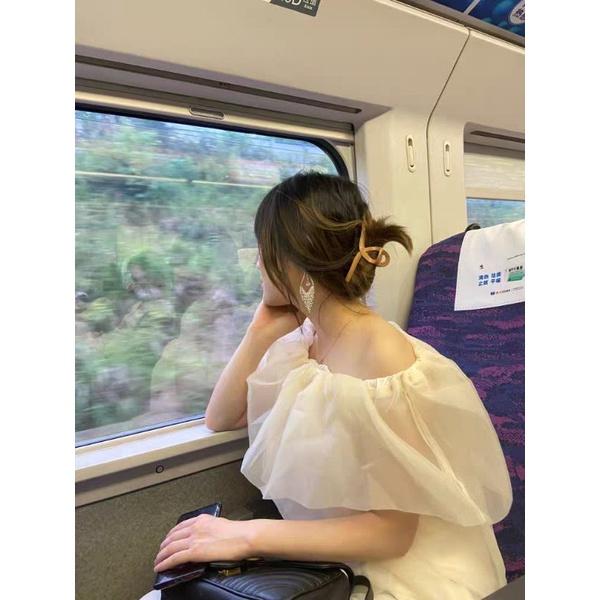 Áo trễ vai tay bồng