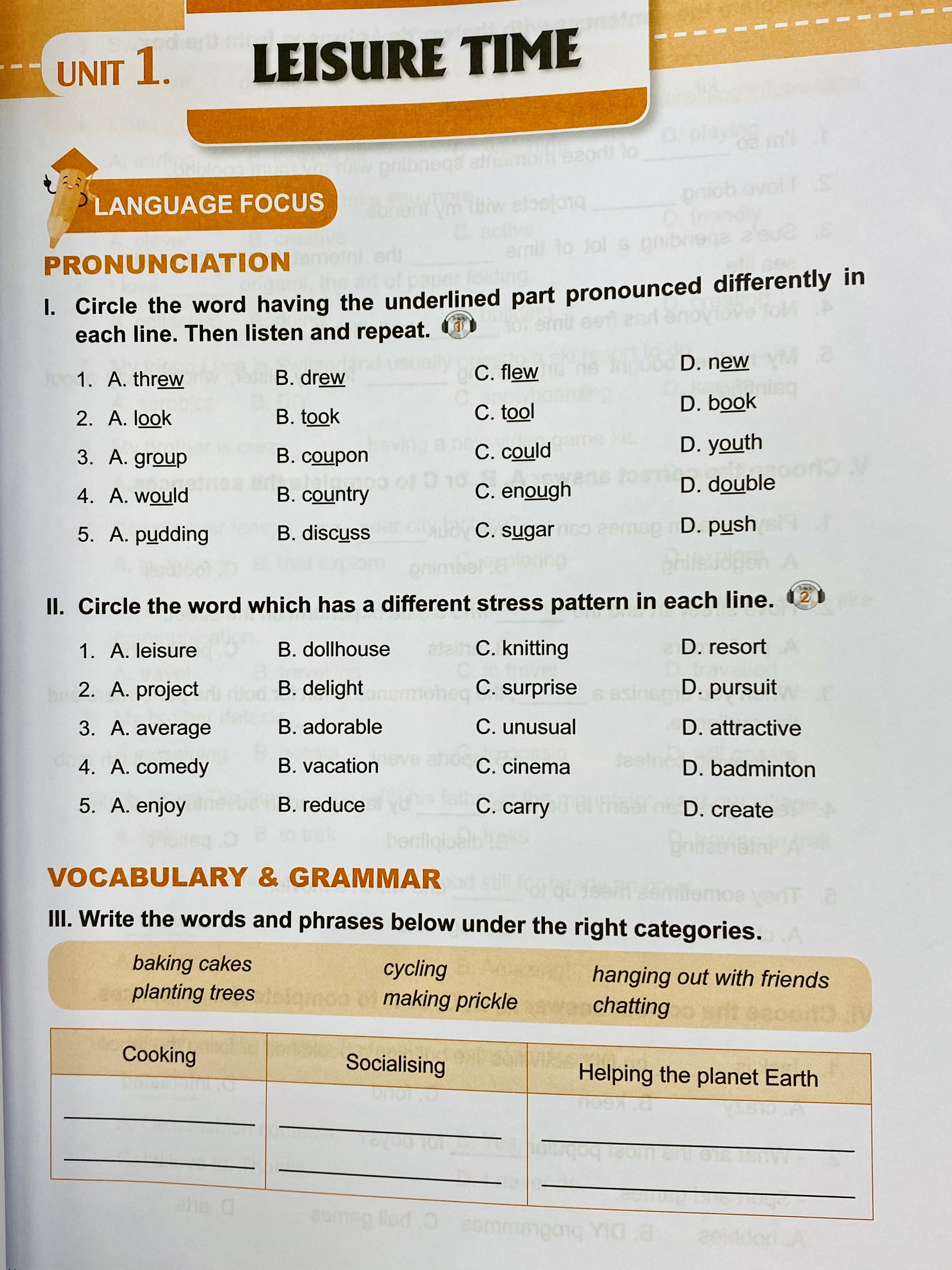 Sách - Bài tập phát triển năng lực Tiếng Anh lớp 8 (HEID)