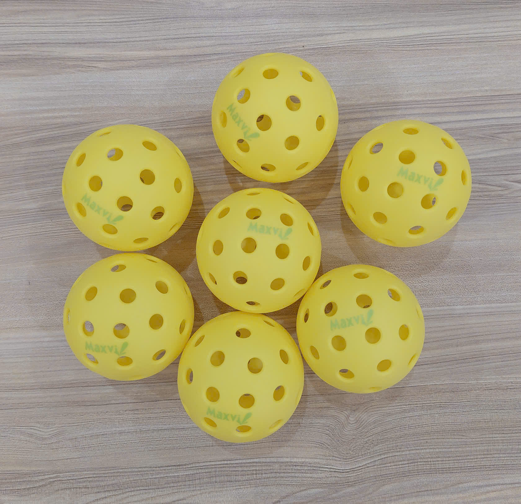 MAXVI: Bóng Pickleball 40 lỗ chơi trong nhà   |   Bóng Pickleball 26 lỗ chơi ngoài trời  |  Bóng Pickleball thi đấu  |   Bóng Pickleball đường kính 74mm  |   Bóng Pickleball chất liệu PE  |  Banh Pickleball