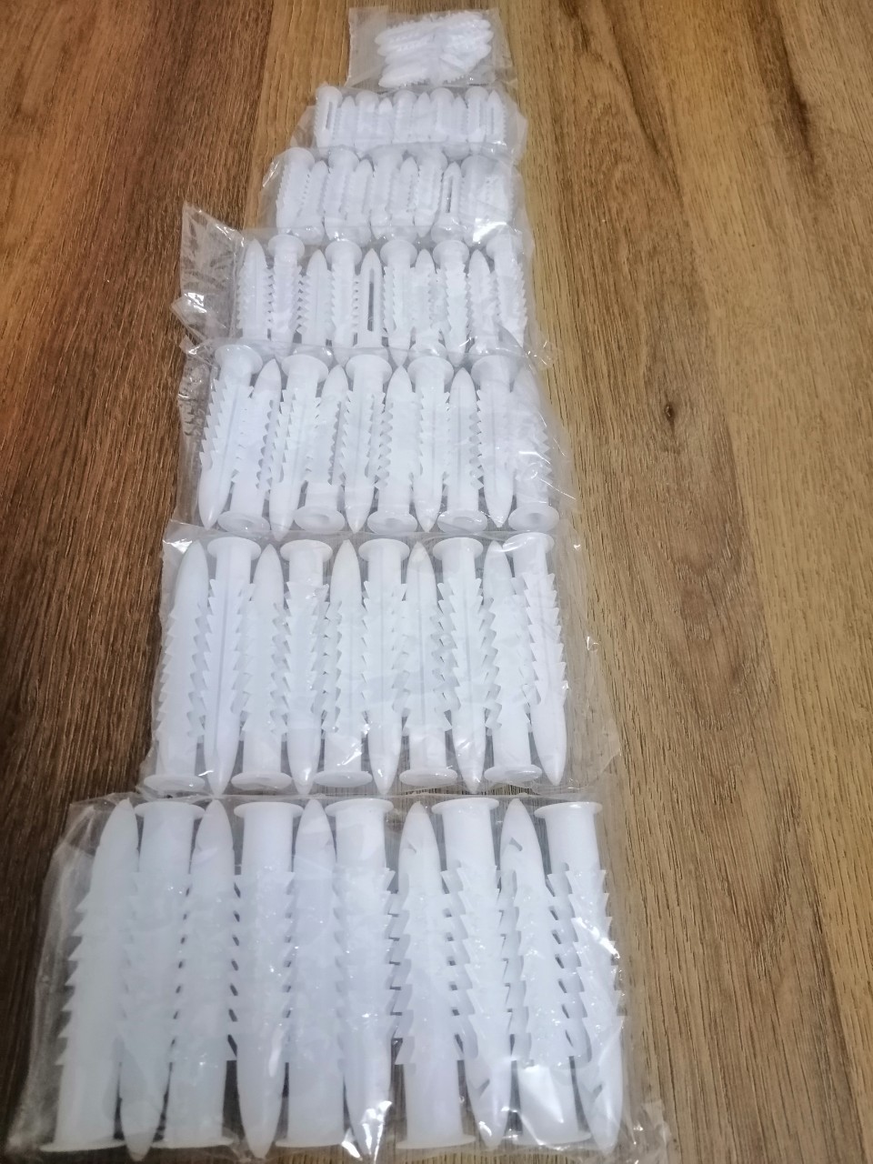 10 Con tắc kê nhựa 6 khía đủ kích thước