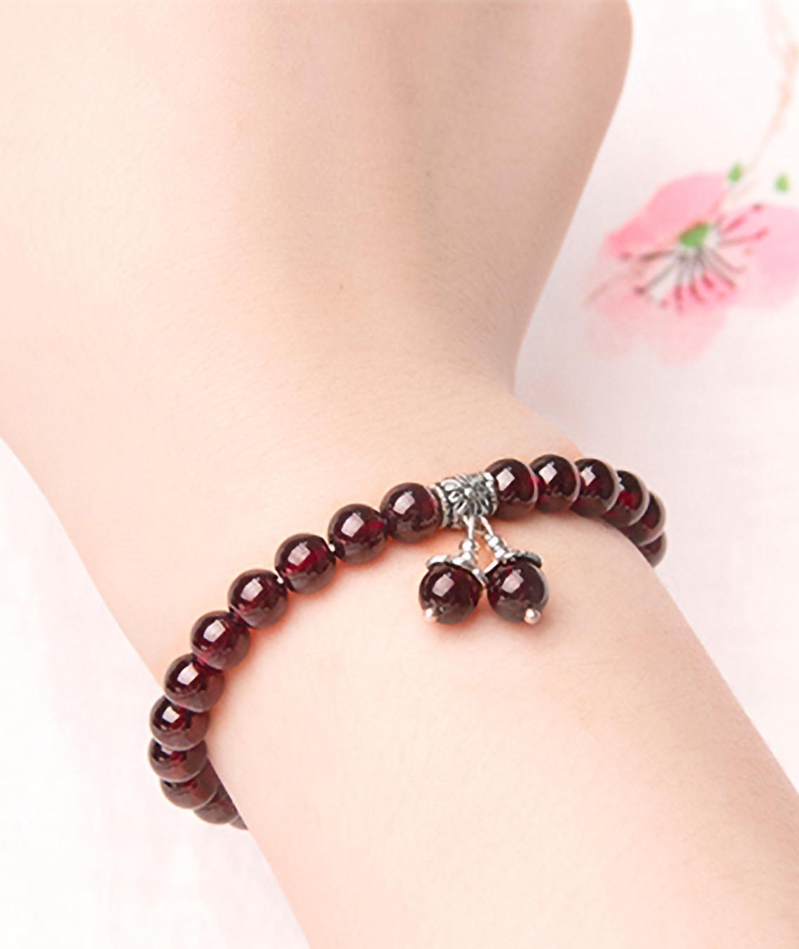 Vòng tay đá Garnet phối hạt đôi treo mệnh hỏa, thổ - Ngọc Quý Gemstones