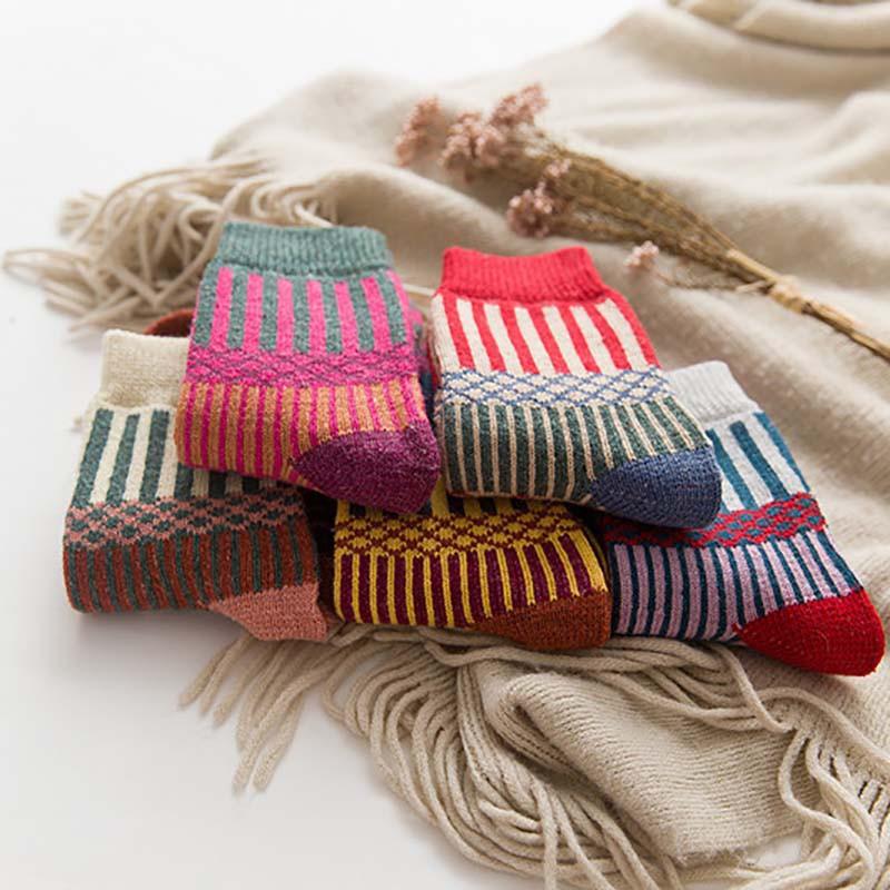 Đôi tất cotton cổ cao họa tiết thổ cẩm với nhiều màu bắt mắt