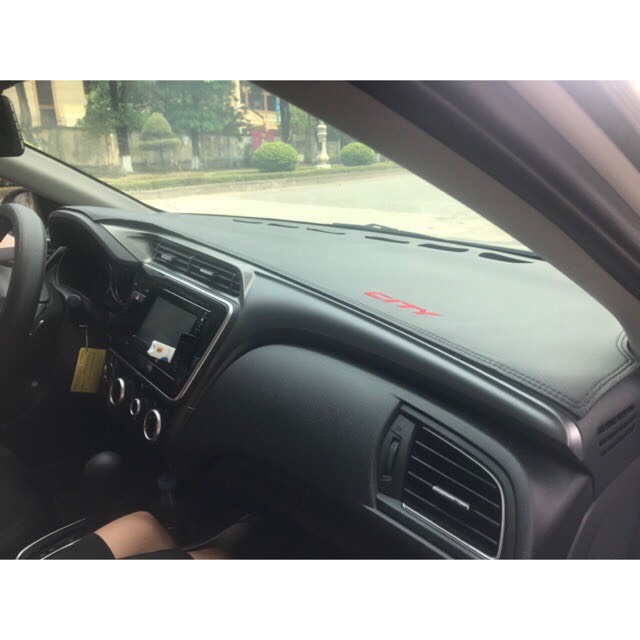 Thảm taplo Honda City. Thảm taplo vân da Carbon chống nắng cao cấp