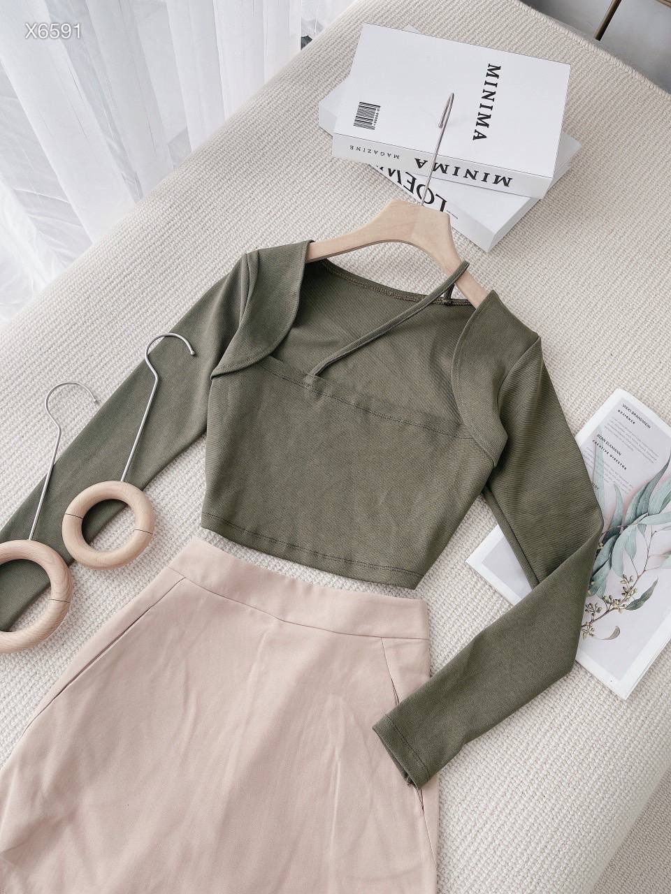 SET ÁO CROPTOP TAY DÀI + CHÂN VÁY NGẮN