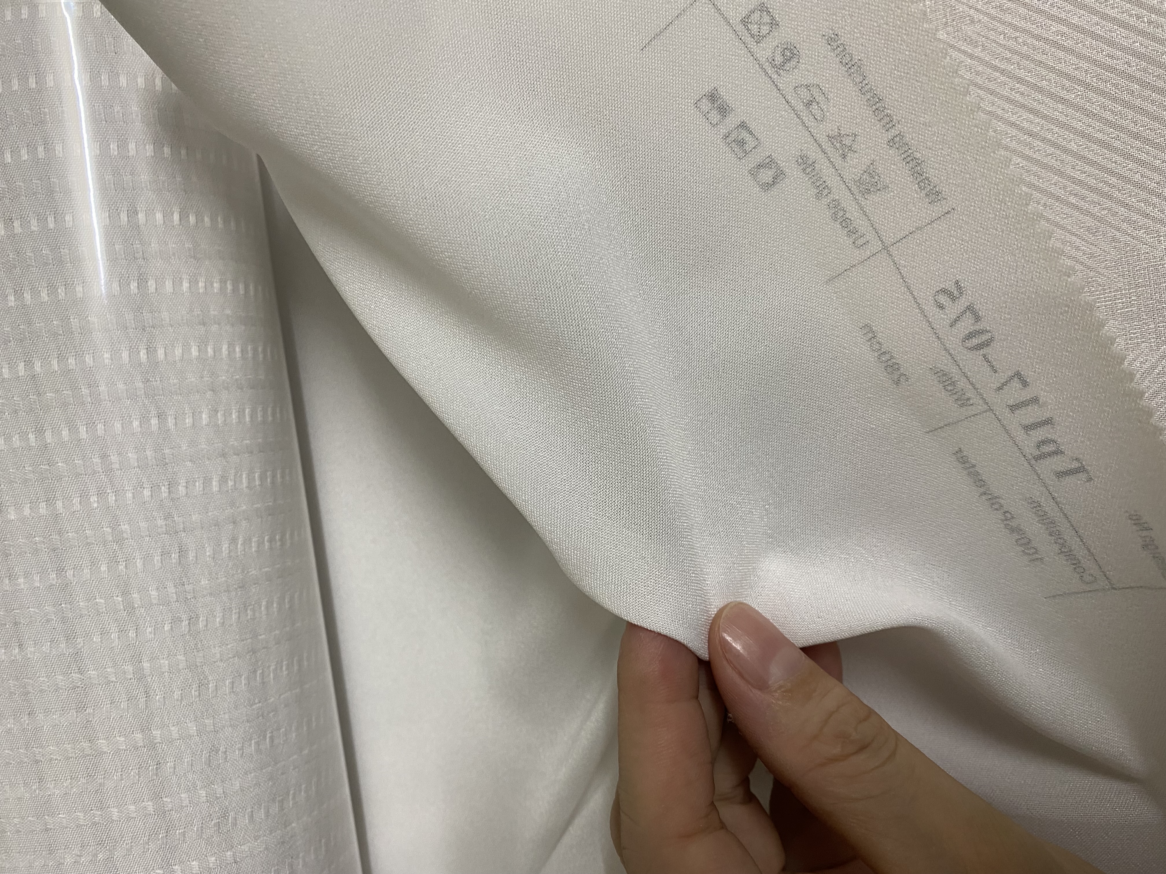 Vải rèm voan lụa trắng, dày dặn, hàng có 2 khổ 280cm và 320cm