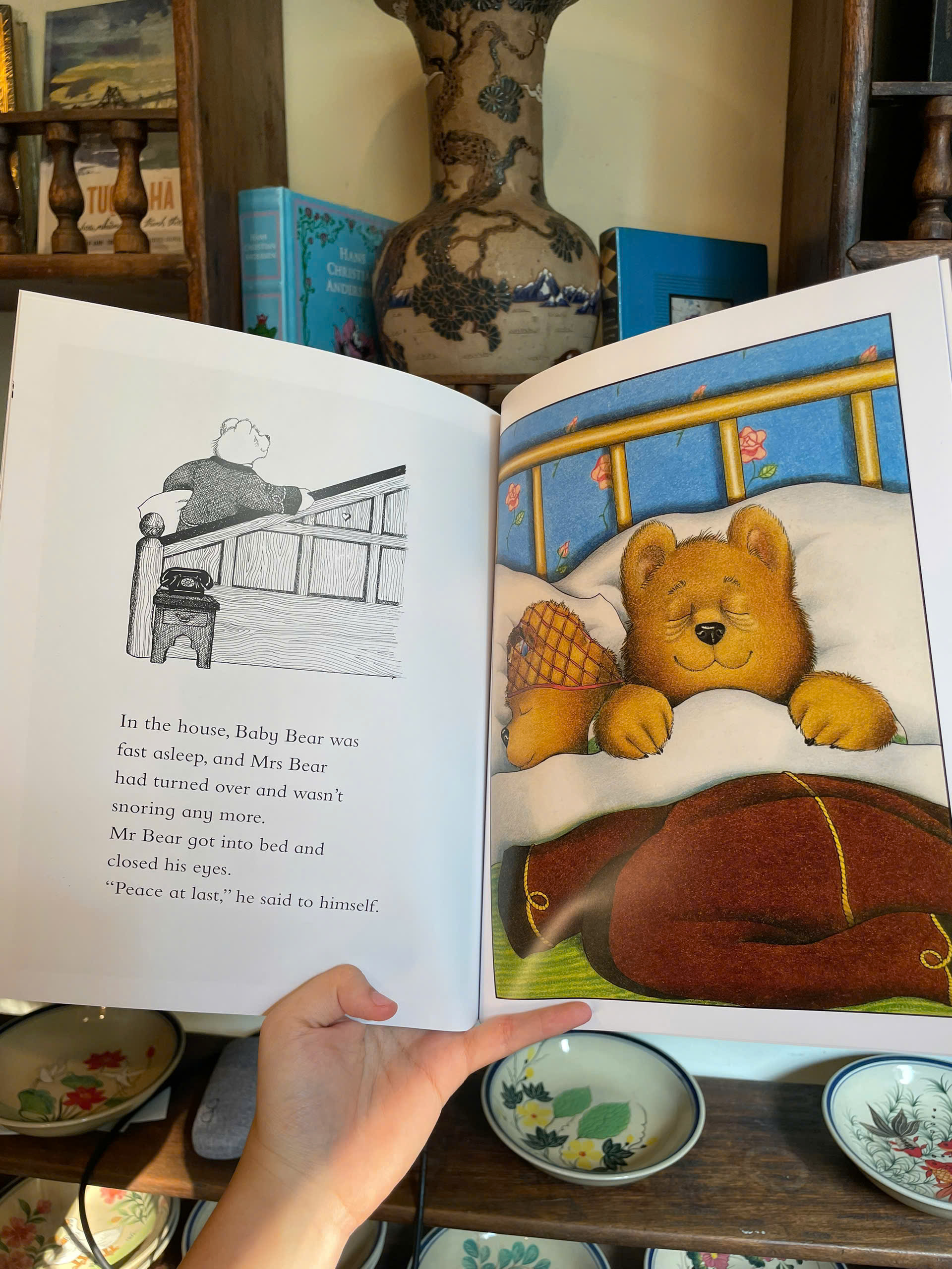 Sách - Peace at Last by Jill Murphy - Children Picture Story book in English UK - Sách Ngoại Văn