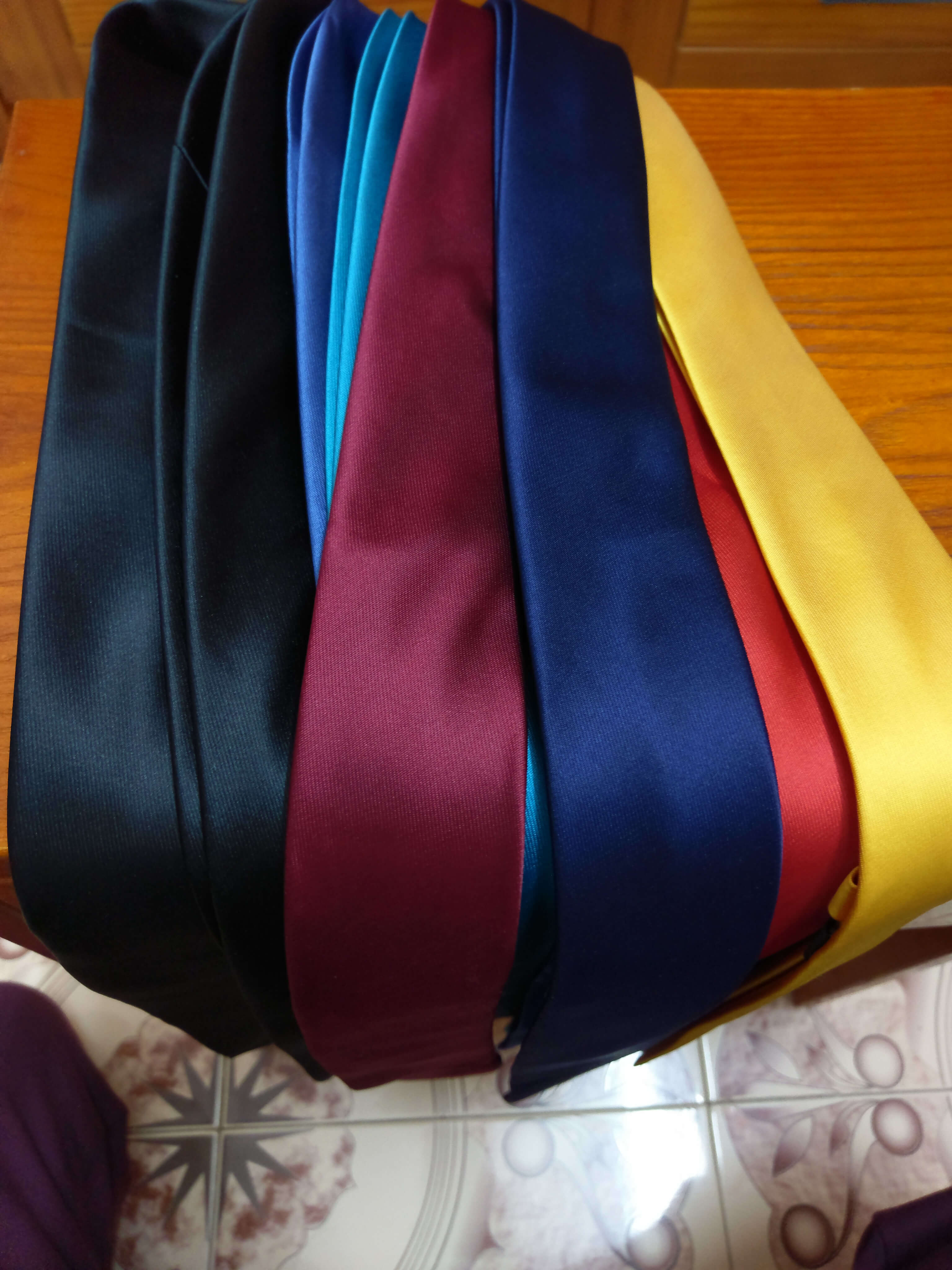 Cà vạt bản nhỏ đỏ tươi cao cấp