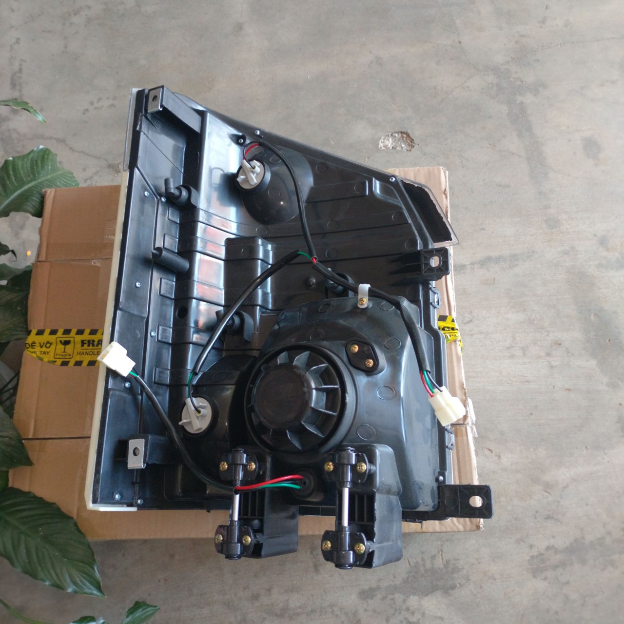Đèn pha xe tải Cửu long 9 tấn, ben TMT 7 tấn, Dongfeng Việt Trung 5 tấn. Mã sản phẩm DC - 22 - 01 (1049/1059)