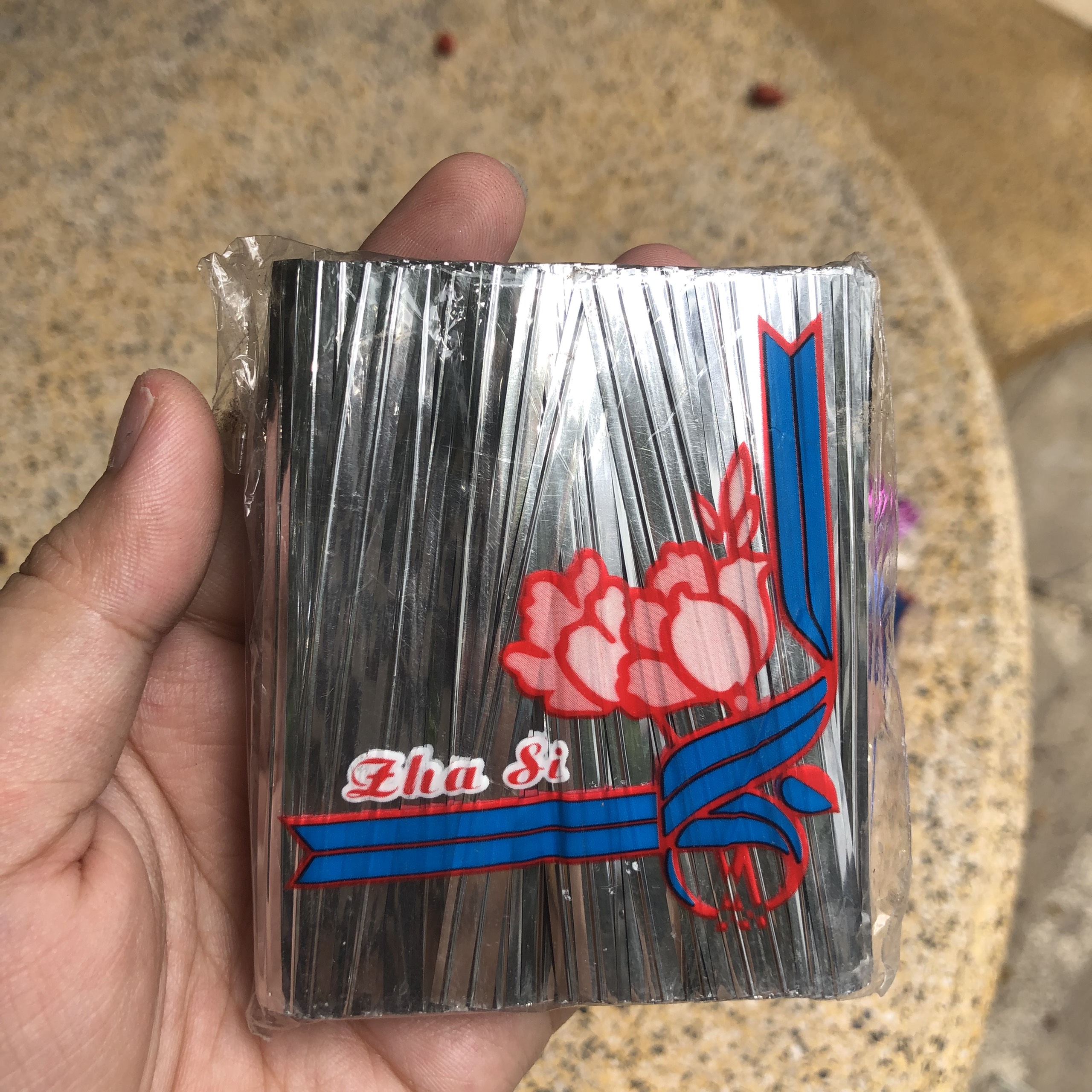 Dây kẽm bọc nhựa kim tuyến buộc lan, cây cảnh cắt sẵn 9cm bịch 100 sợi
