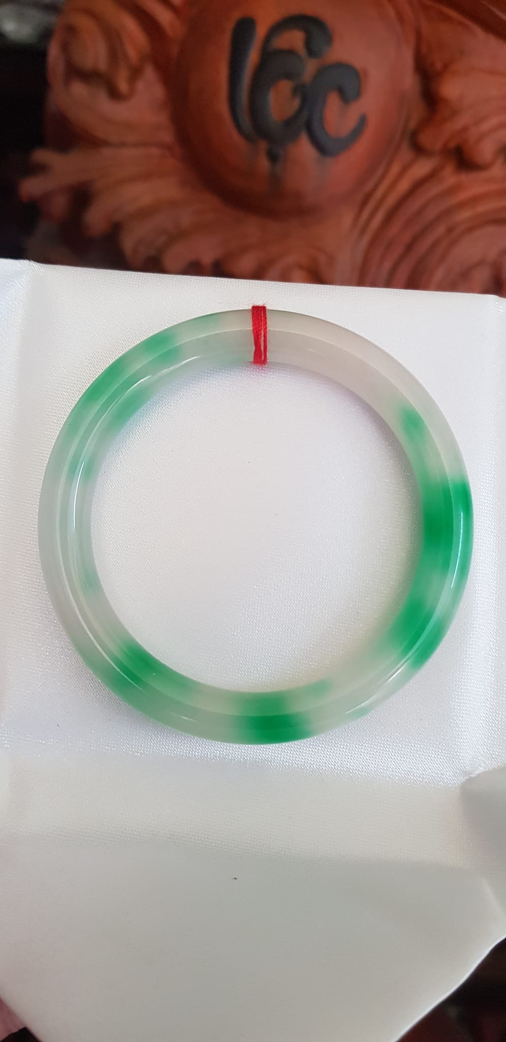 Vòng tay nữ đá Cẩm Thạch tự nhiên mới TR LÝ A Sịn 52mm x chột 8mm Vòng màu trắng vân xanh lý bóng đẹp nữ 50kg - 54kg đeo ạ