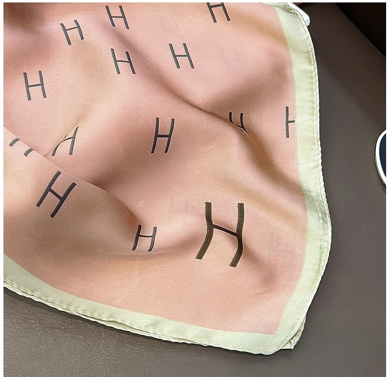 KHĂN CHOÀNG LỤA DÁNG DÀI CỰC SANG PHONG CÁCH TÂY ÂU SANG XỊN MỊN MÃ 07